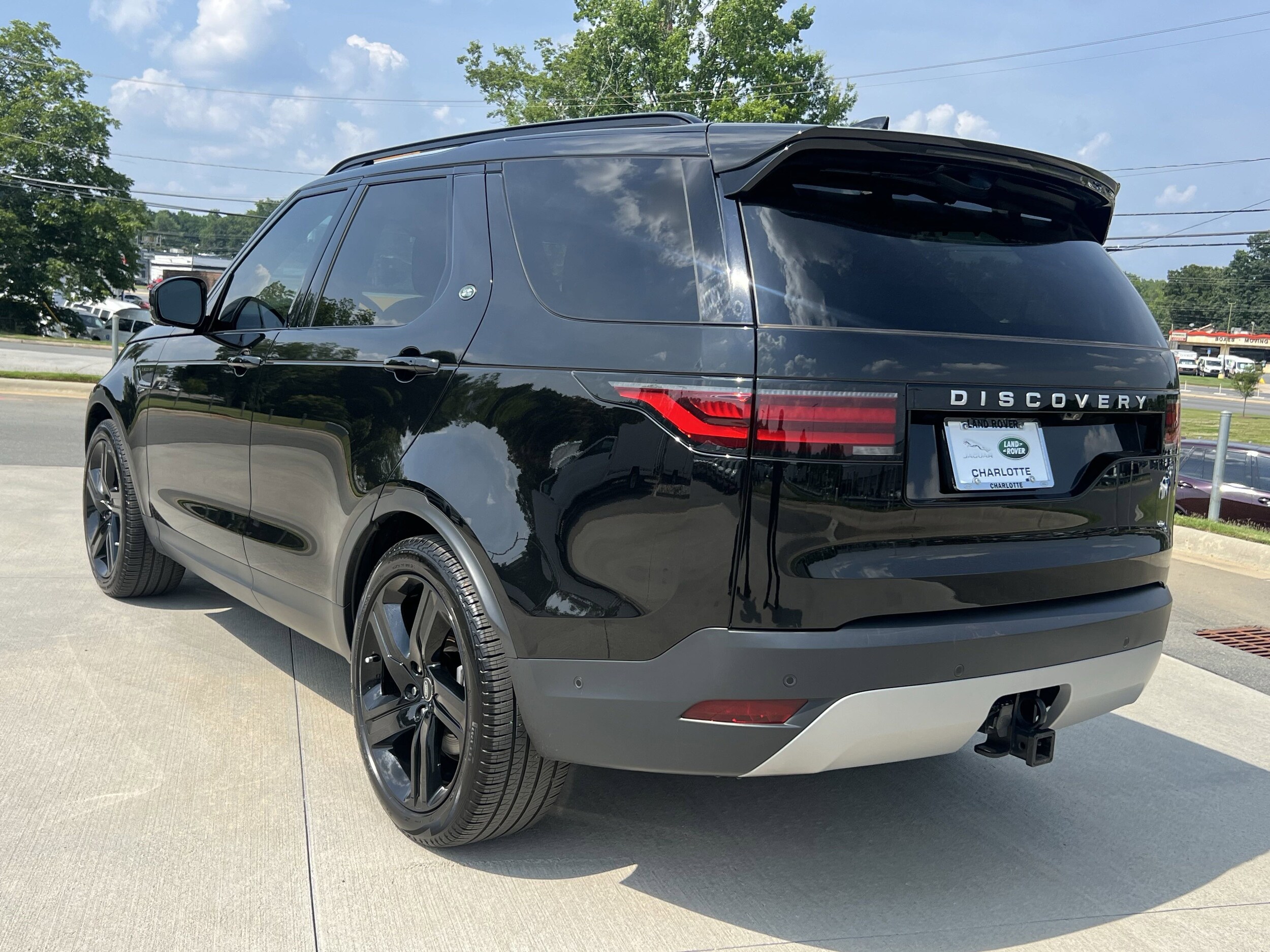 2024 Land Rover Discovery S photo 3