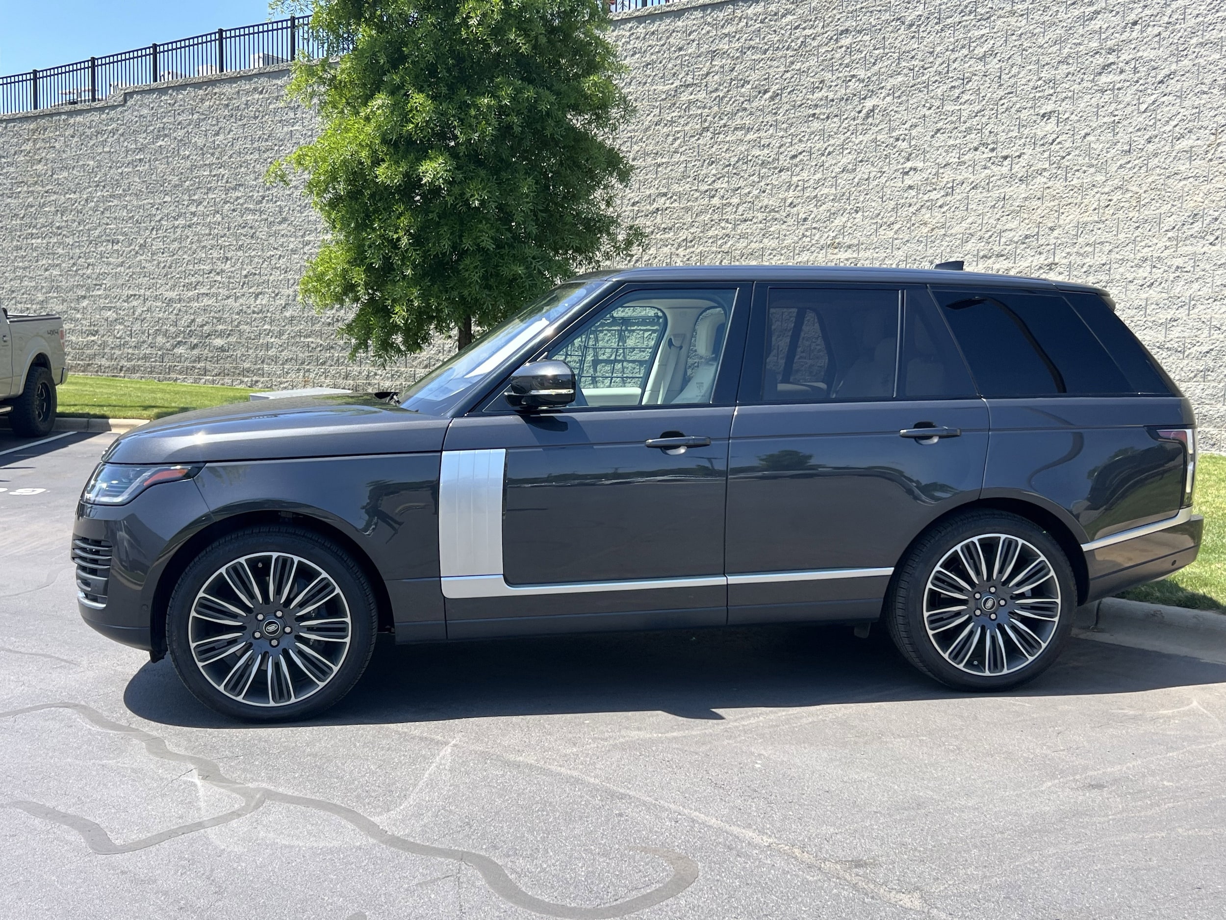 2022 Land Rover Range Rover Westminster photo 2