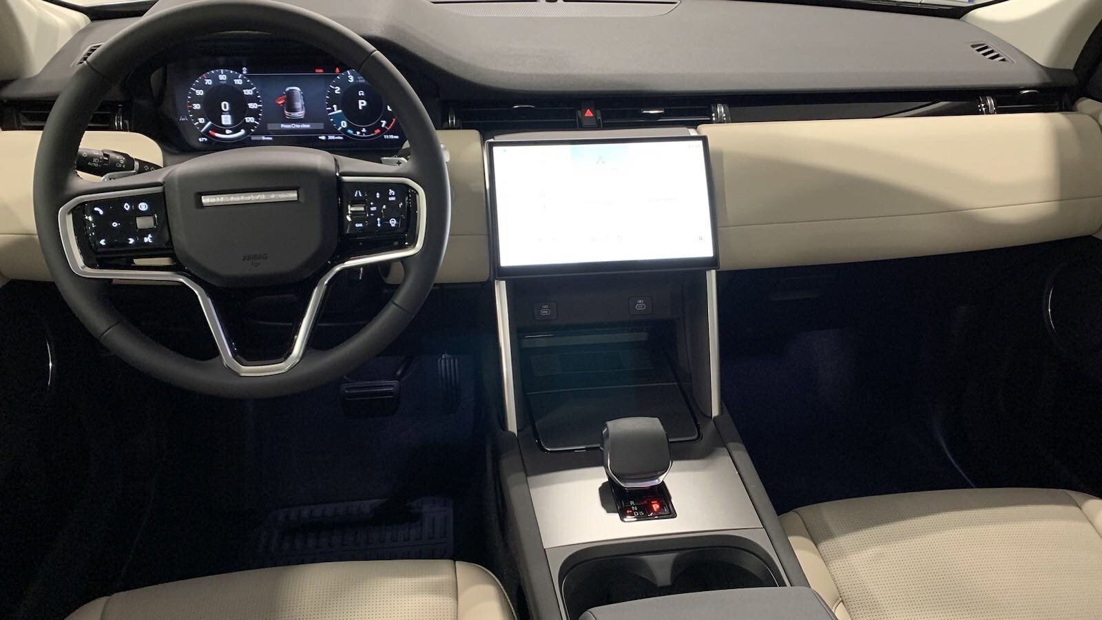 2024 Land Rover Discovery Sport S photo 4