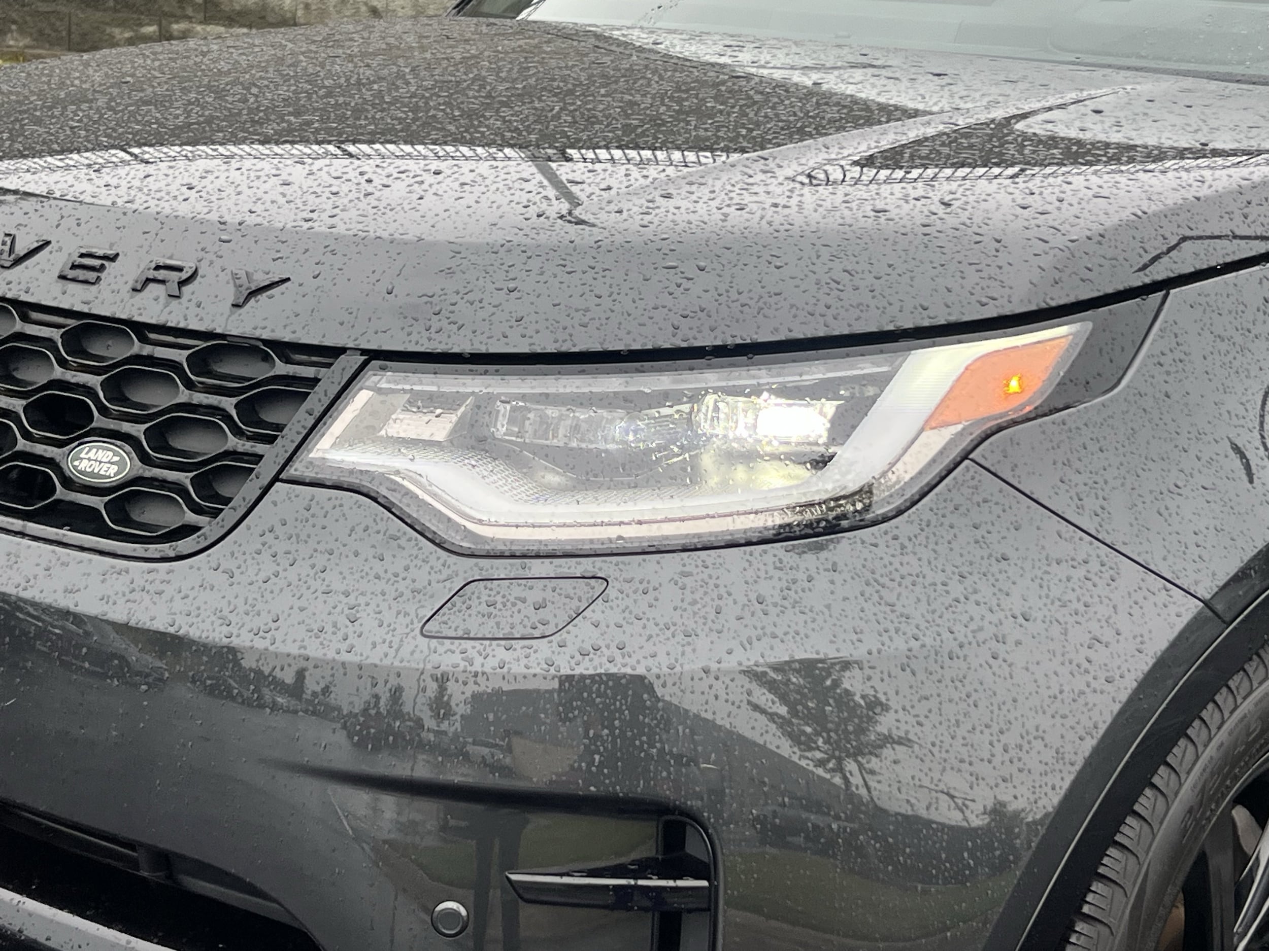 2023 Land Rover Discovery S R-Dynamic photo 3
