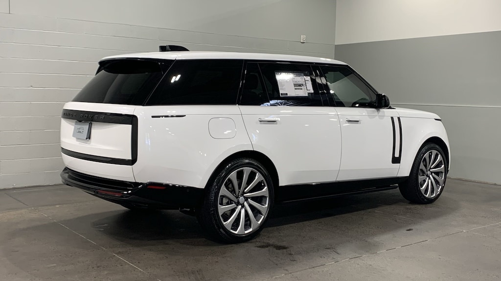 New 2025 Land Rover Range Rover SE SUV