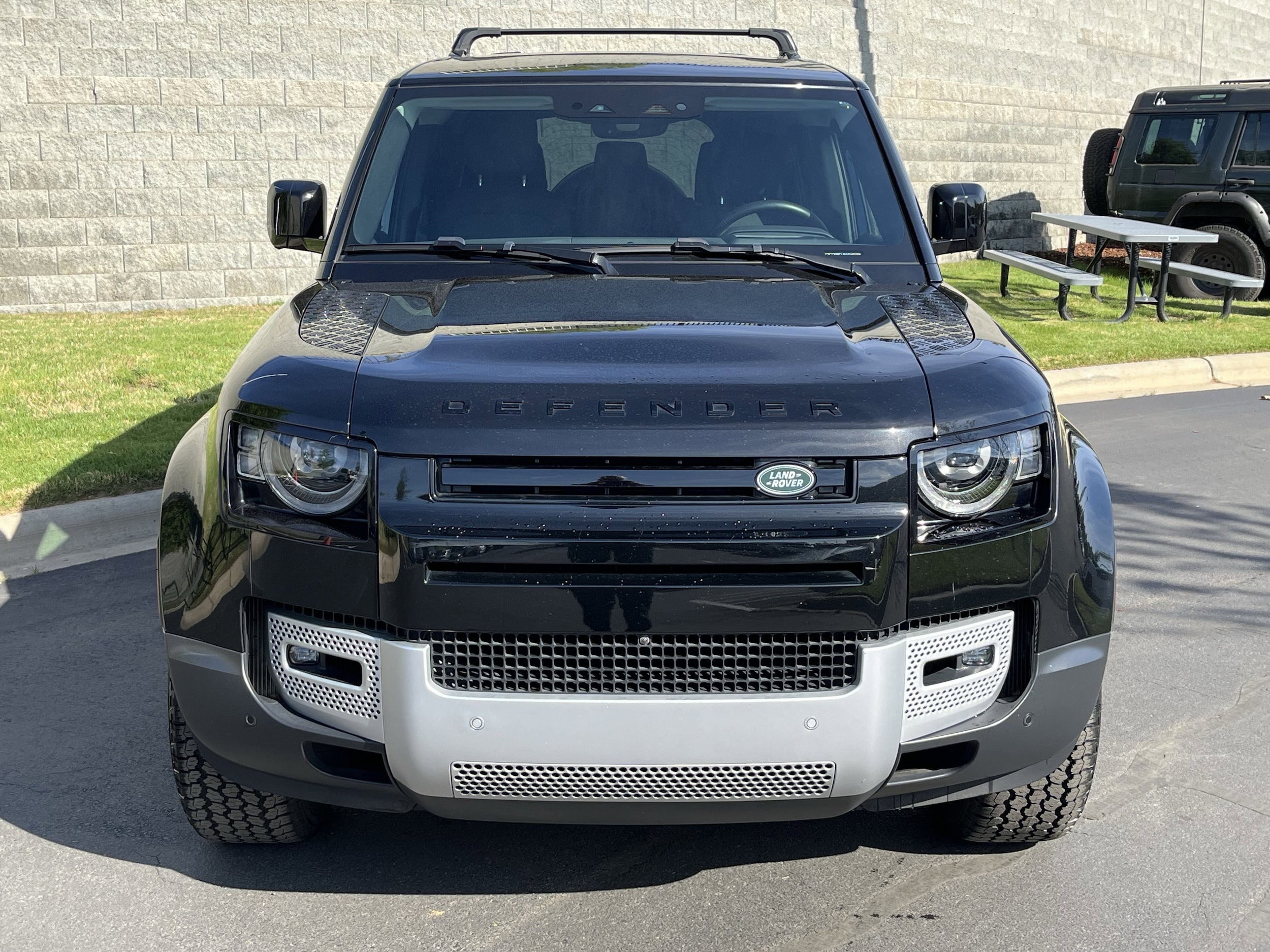 2024 Land Rover Defender 130 P300 S photo 6