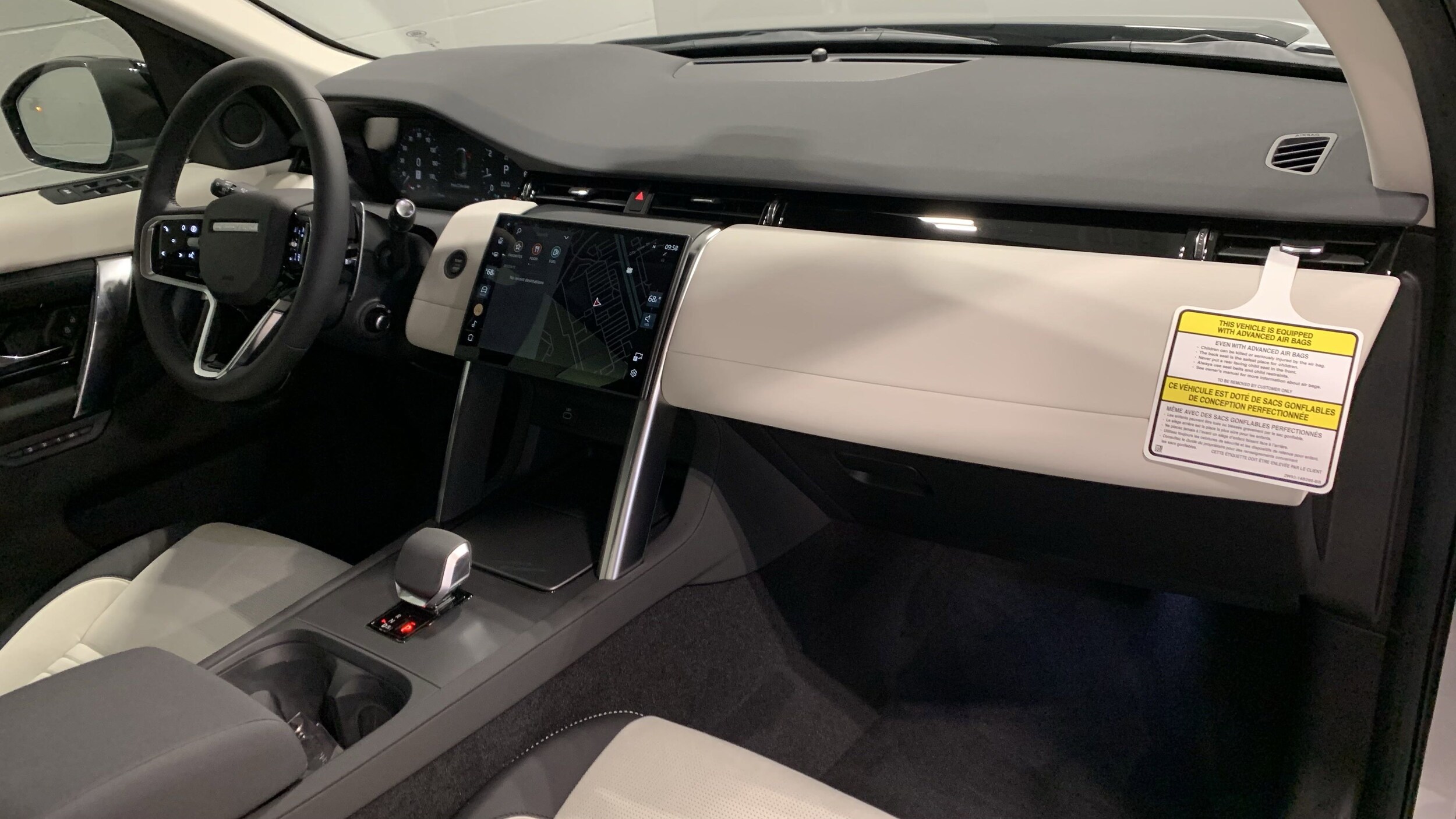 2025 Land Rover Discovery Sport S photo 2