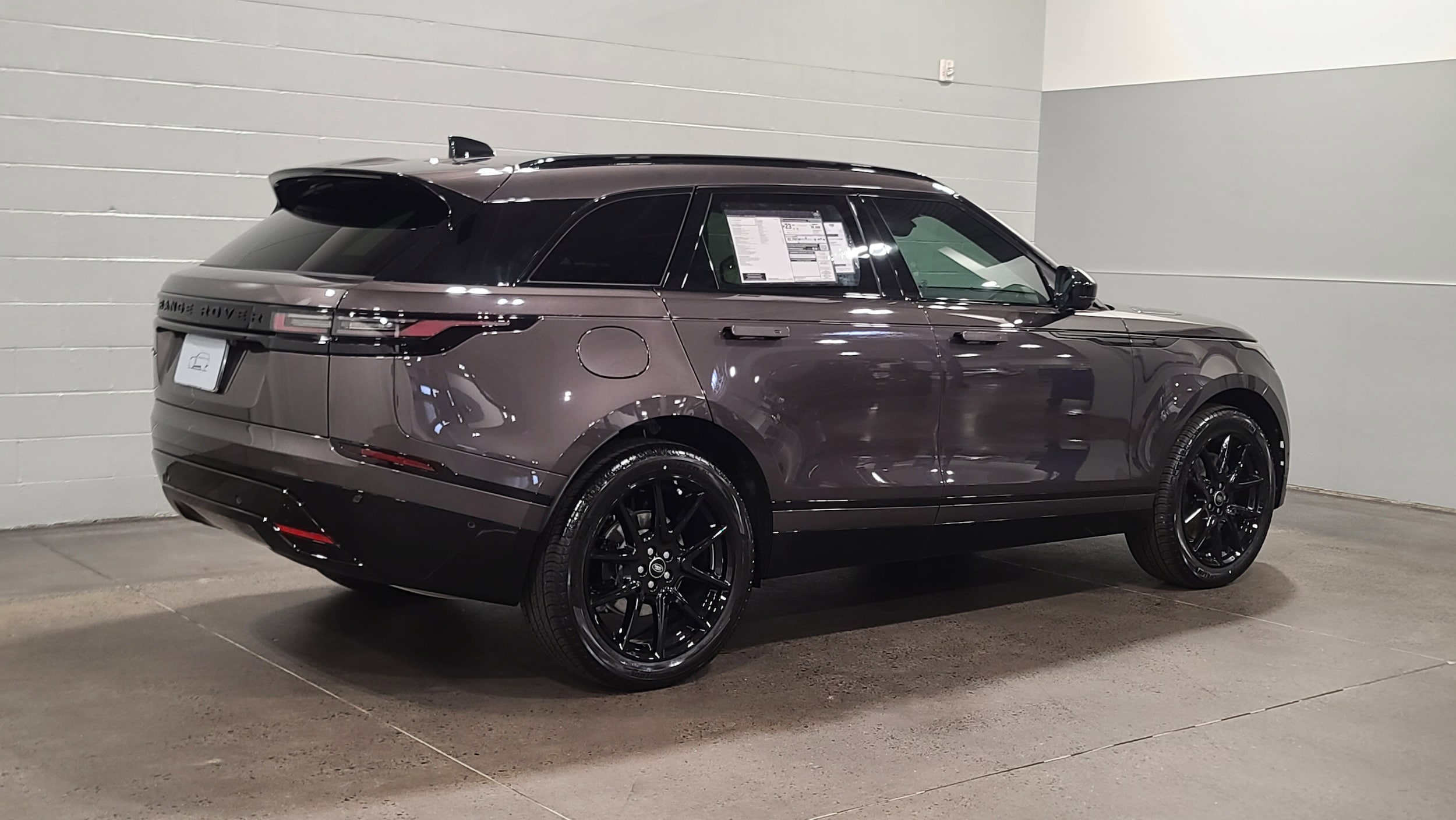 2026 Land Rover Range Rover Velar Dynamic SE photo 2