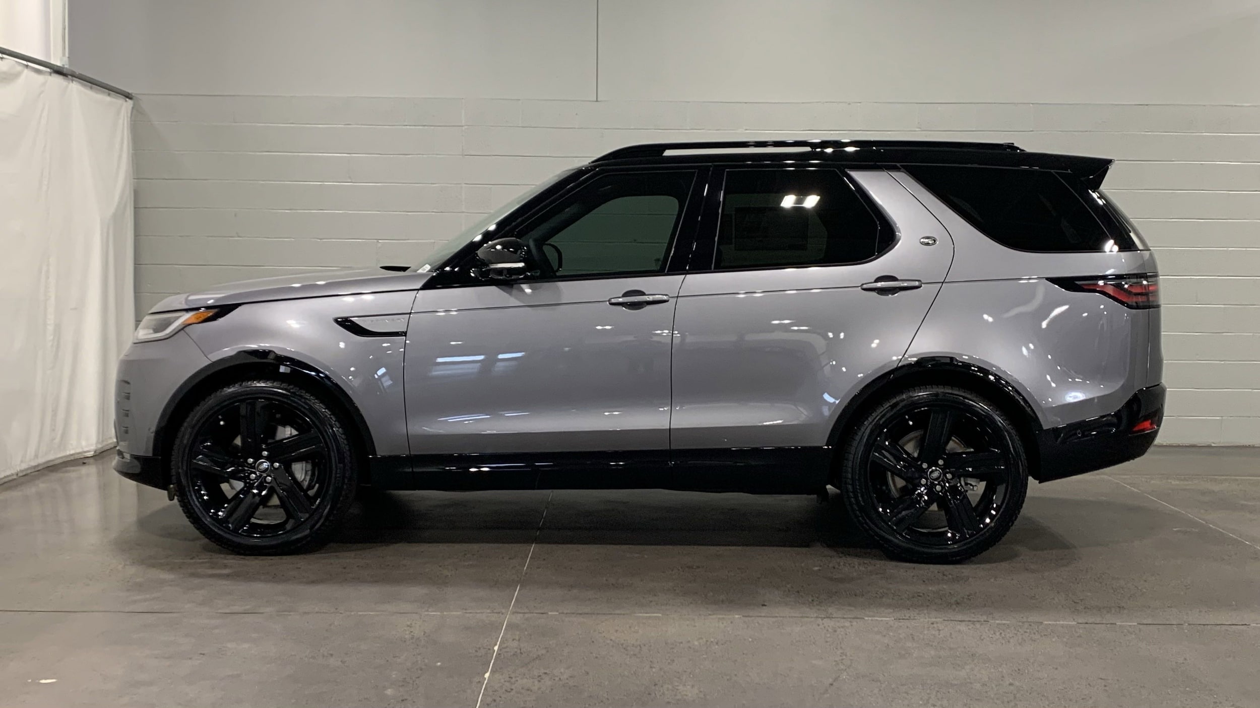 2025 Land Rover Discovery Dynamic SE photo 5