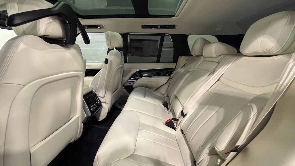 New 2026 Land Rover Range Rover SE SUV