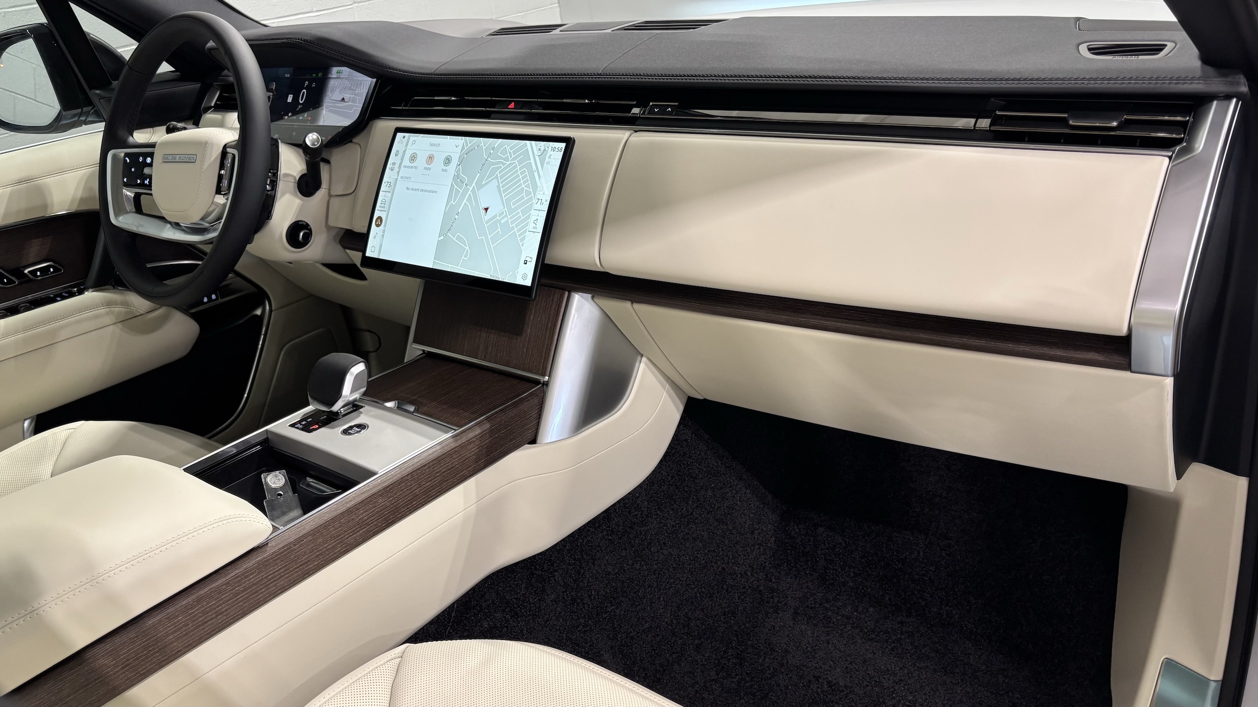 2026 Land Rover Range Rover SE