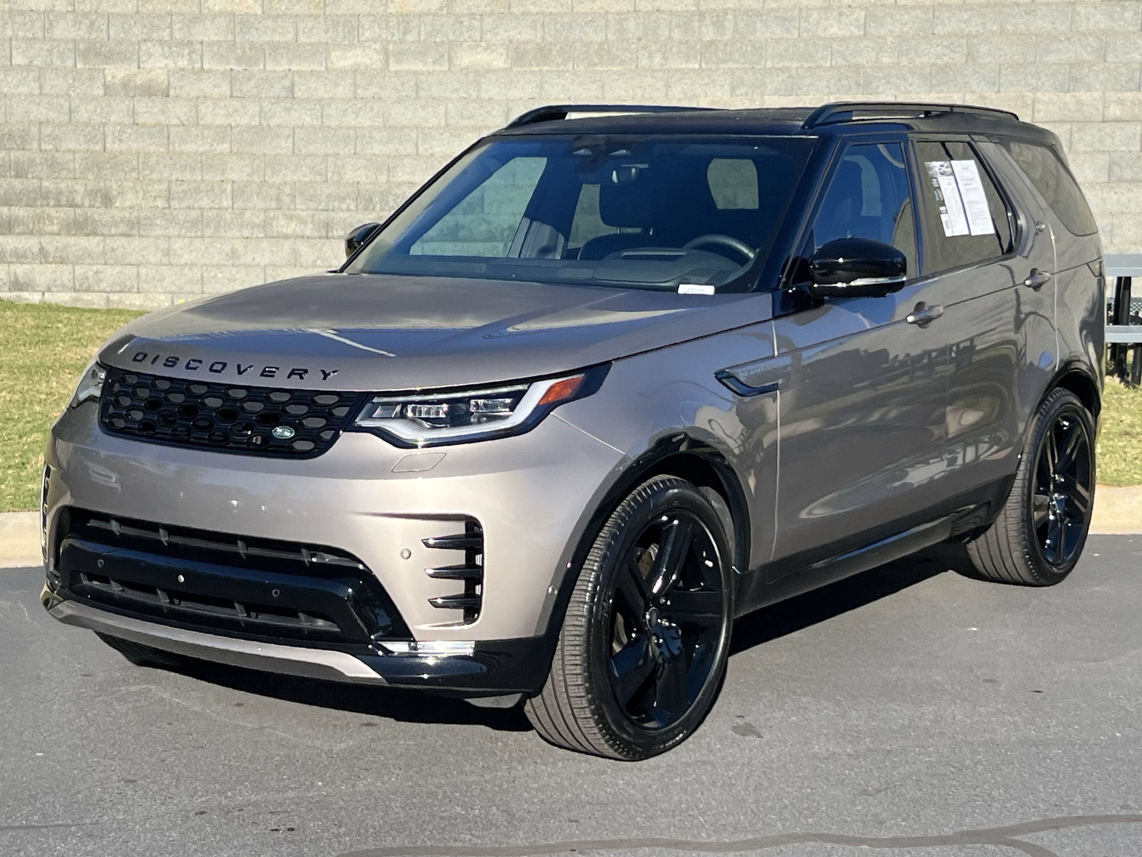 Certified 2025 Land Rover Discovery Dynamic SE SUV