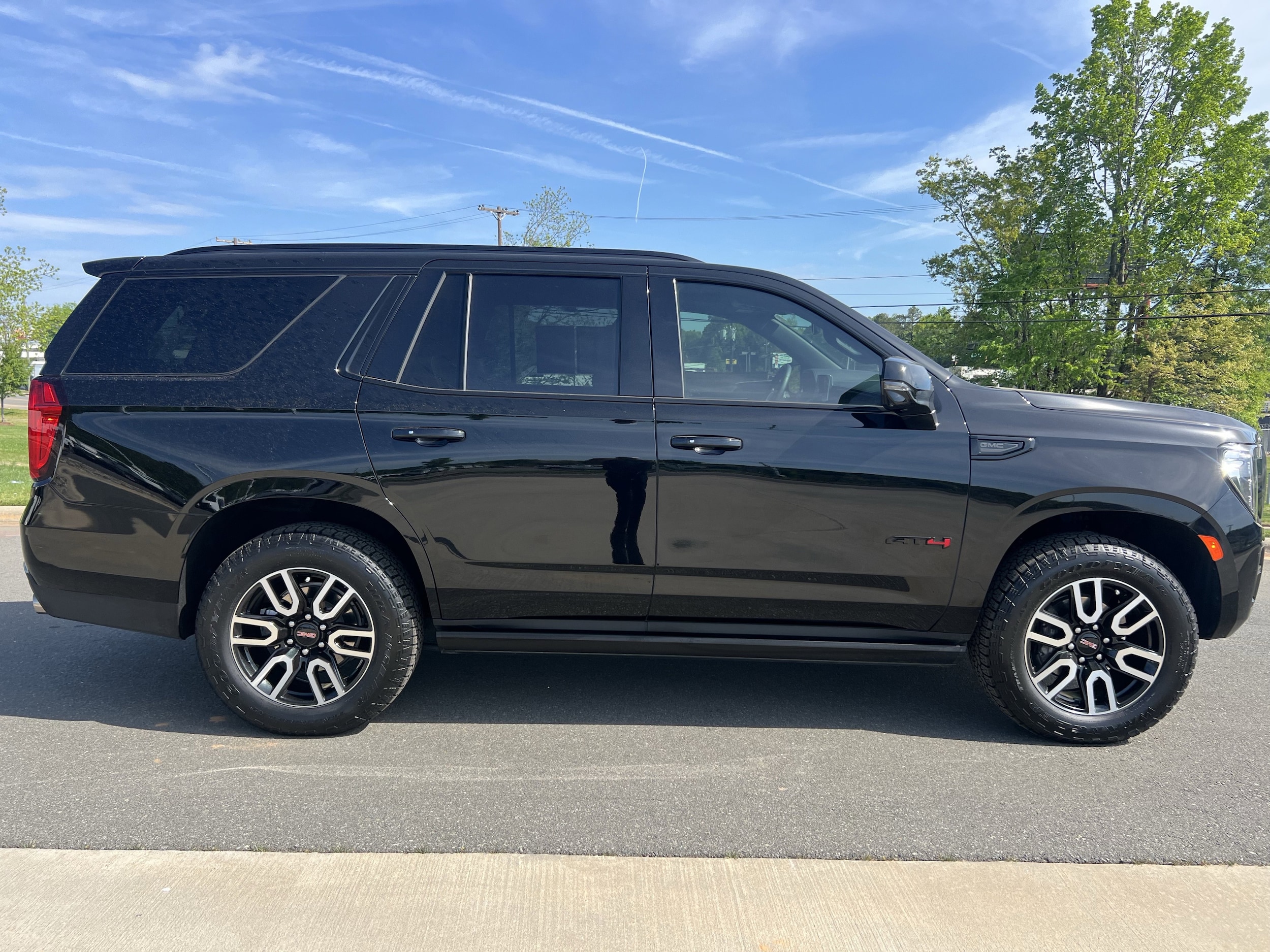 2024 GMC Yukon AT4 photo 3