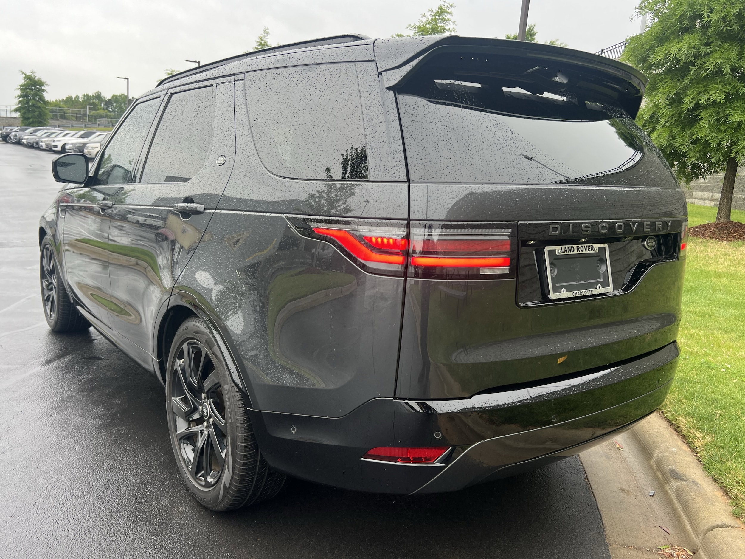 2023 Land Rover Discovery S R-Dynamic photo 2