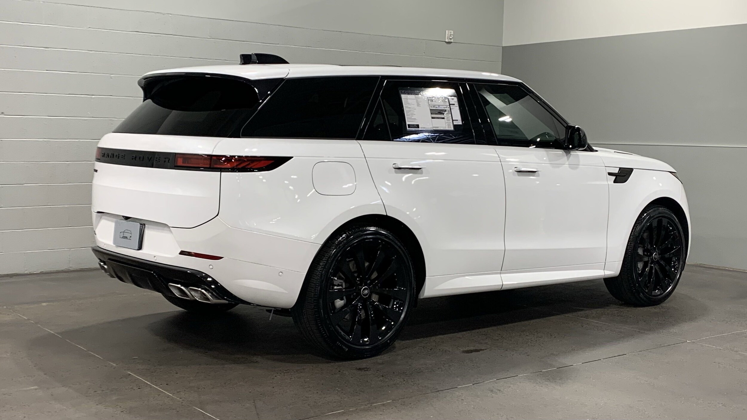 2025 Land Rover Range Rover Sport SE photo 2