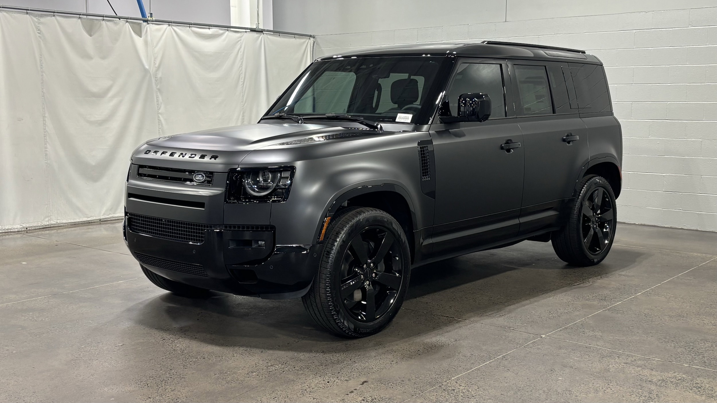 2026 Land Rover Defender 110 X-Dynamic SE P400's photo