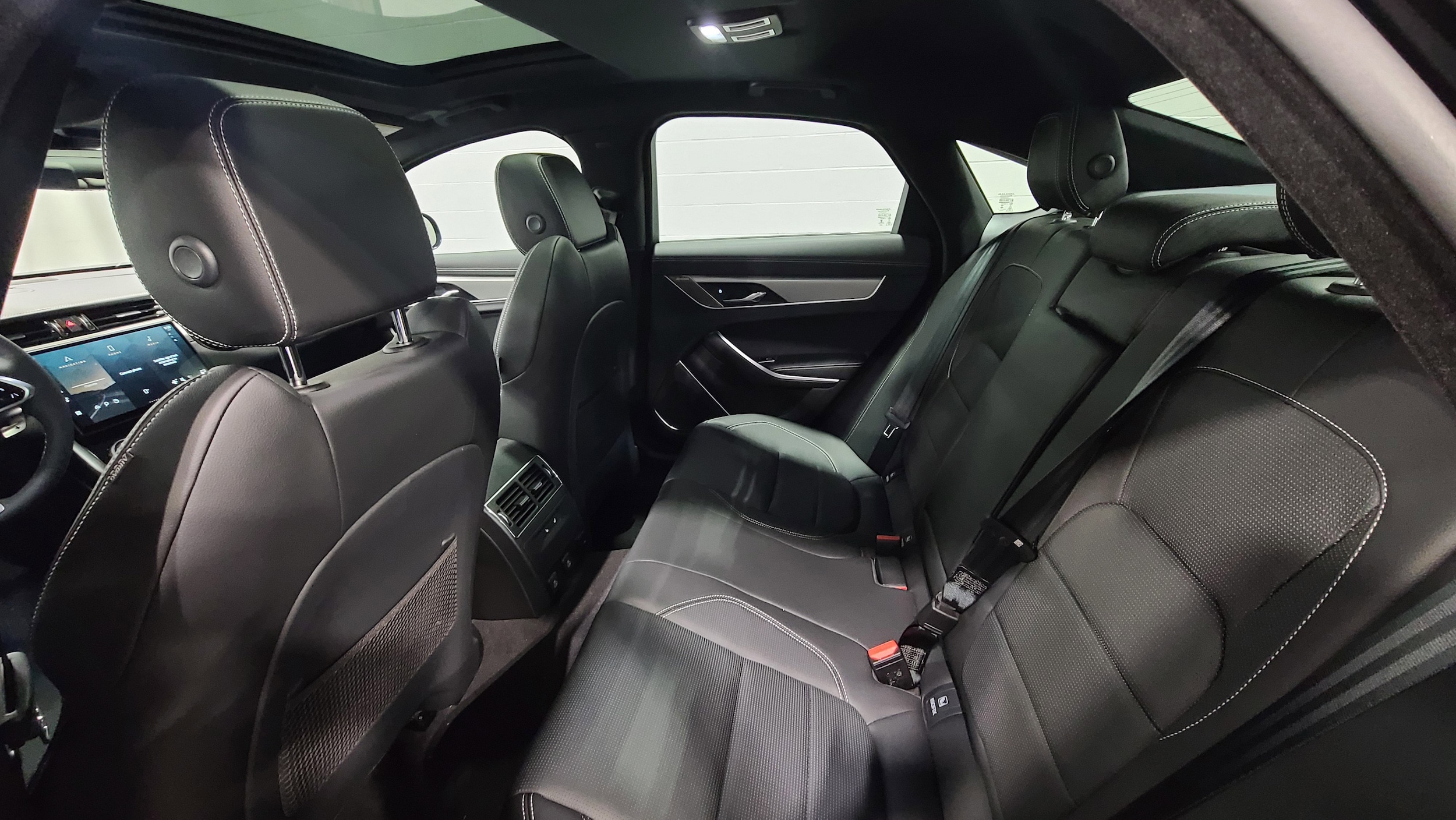 2024 Jaguar XF R-Dynamic SE photo 5
