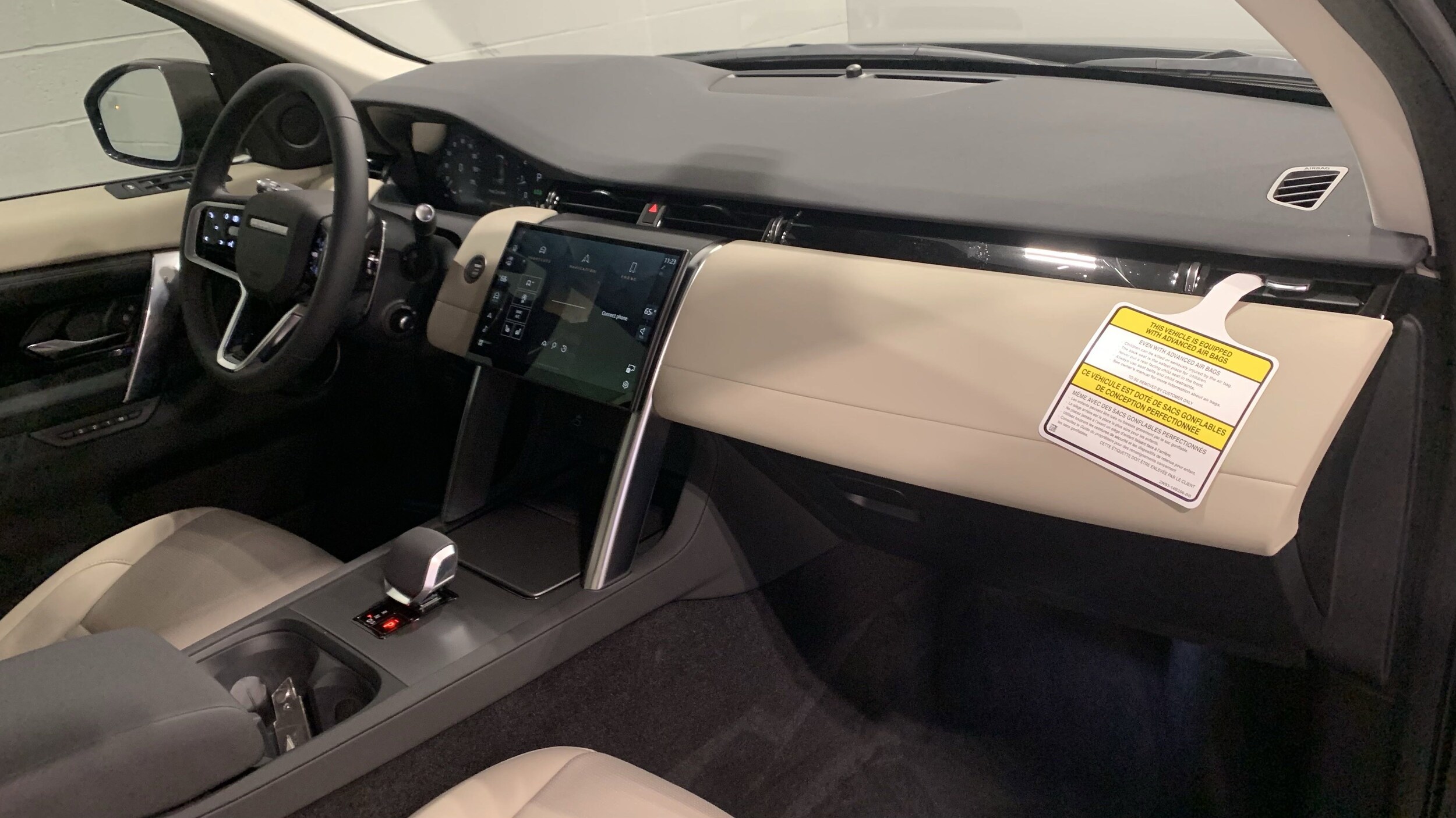 2025 Land Rover Discovery Sport S photo 3