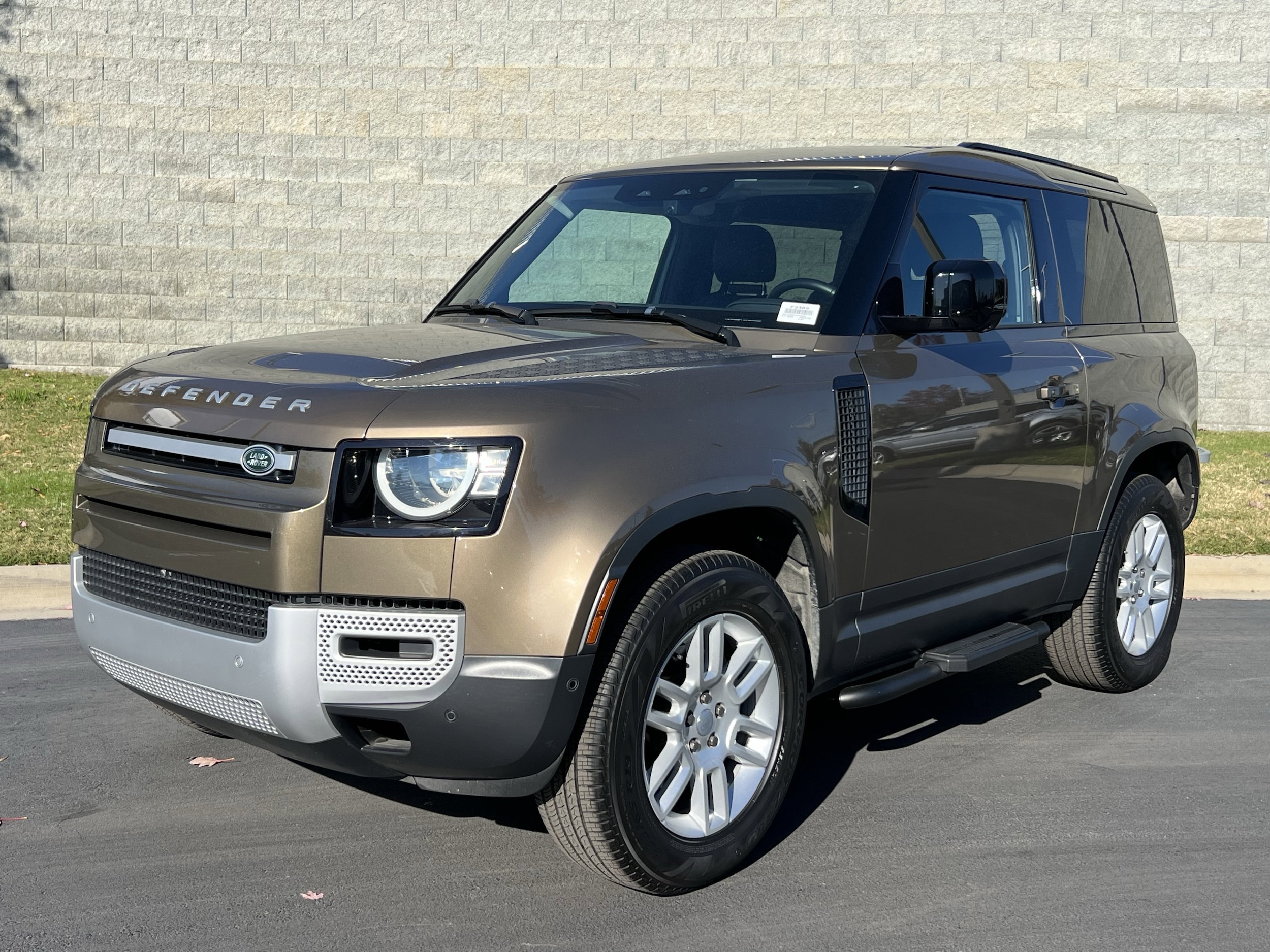 2023 Land Rover Defender S's photo