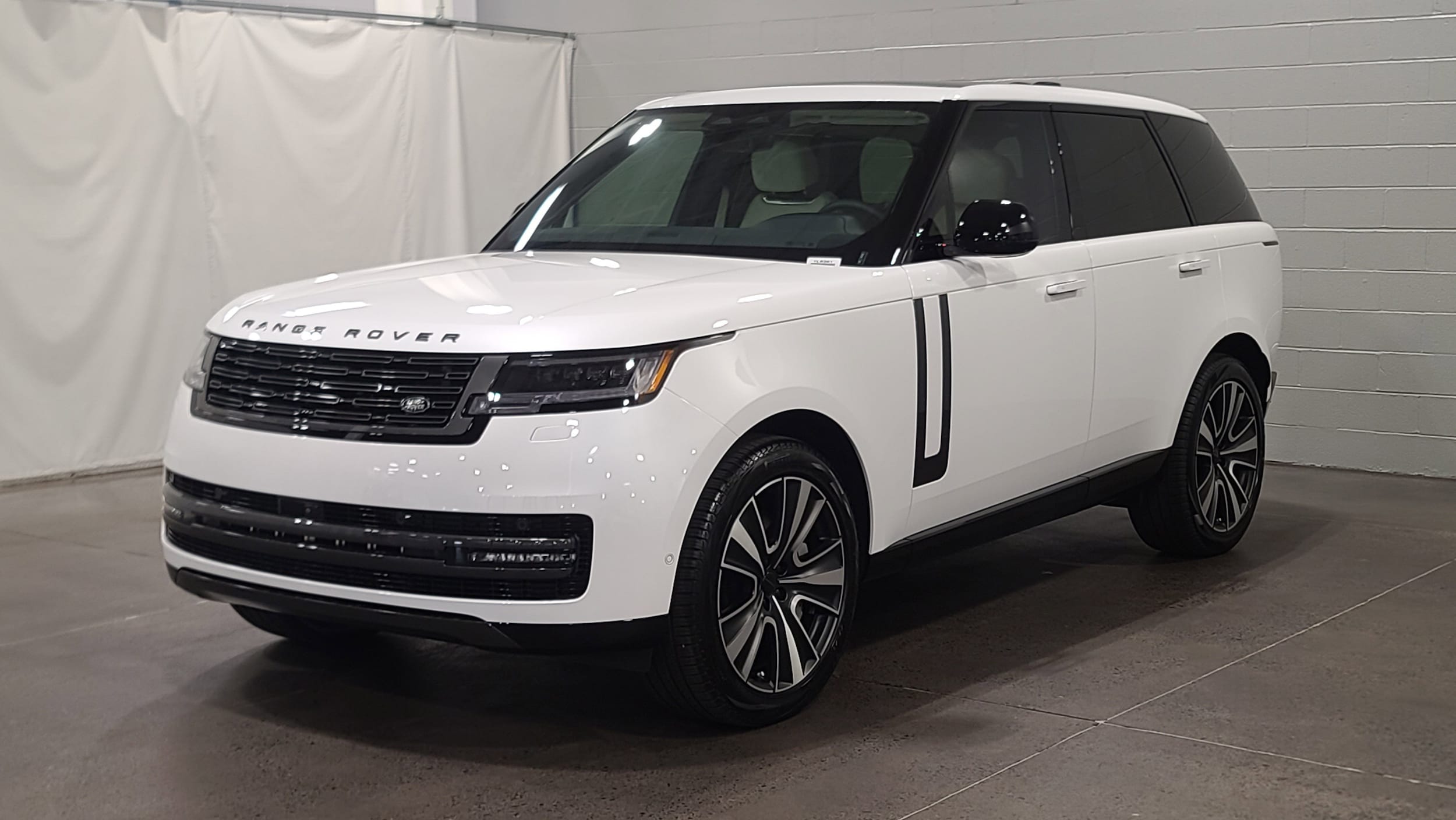 2026 Land Rover Range Rover 4.4 SE SWB's photo