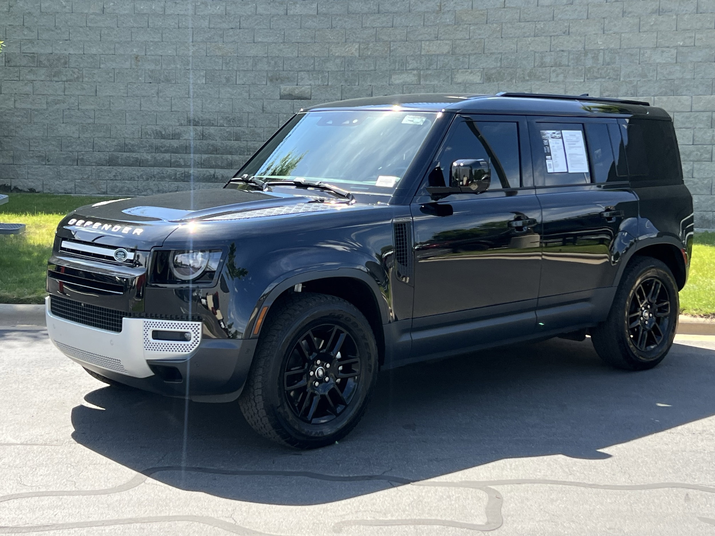 2025 Land Rover Defender 110 S P300's photo