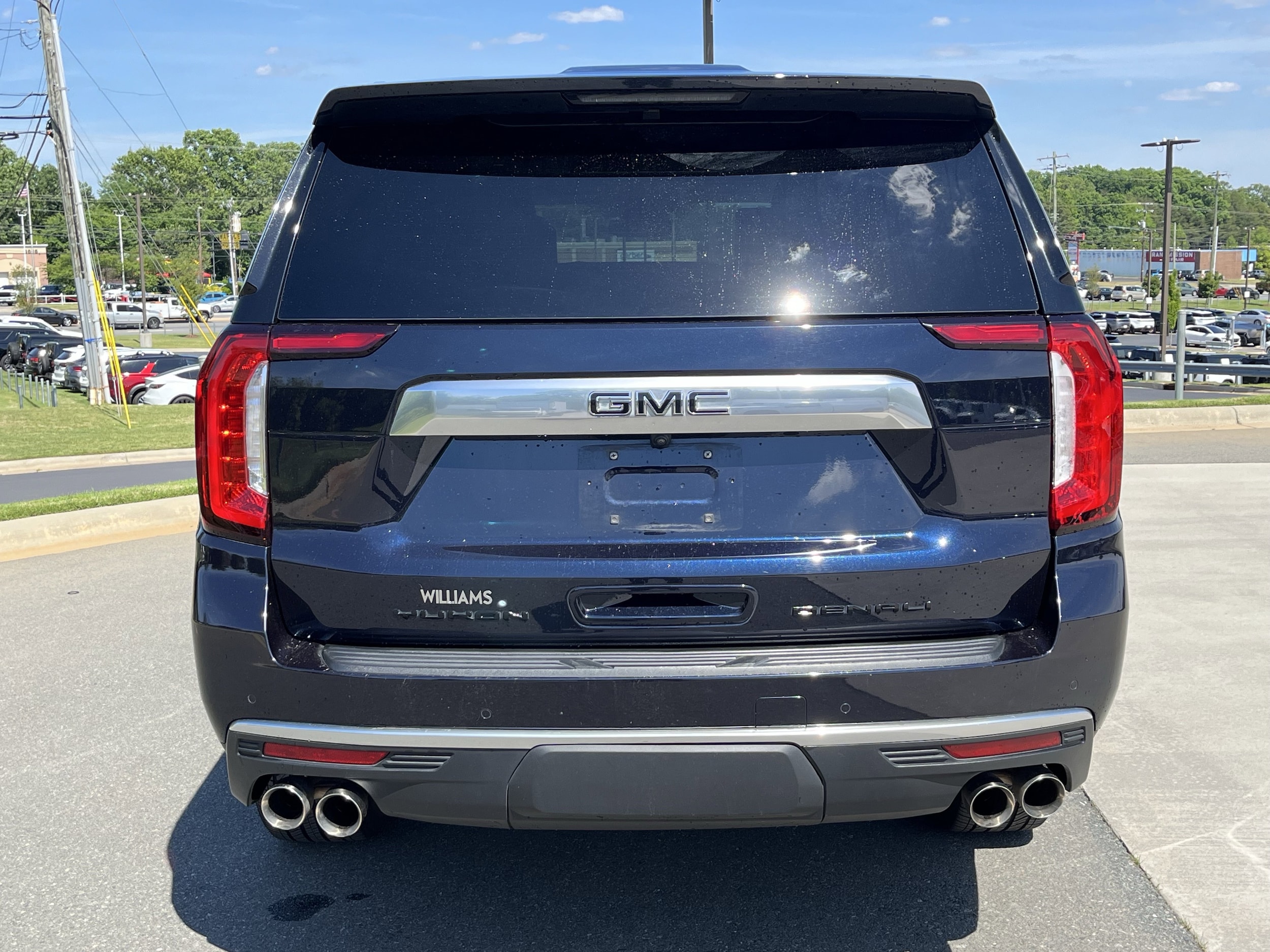 2023 GMC Yukon Denali photo 3