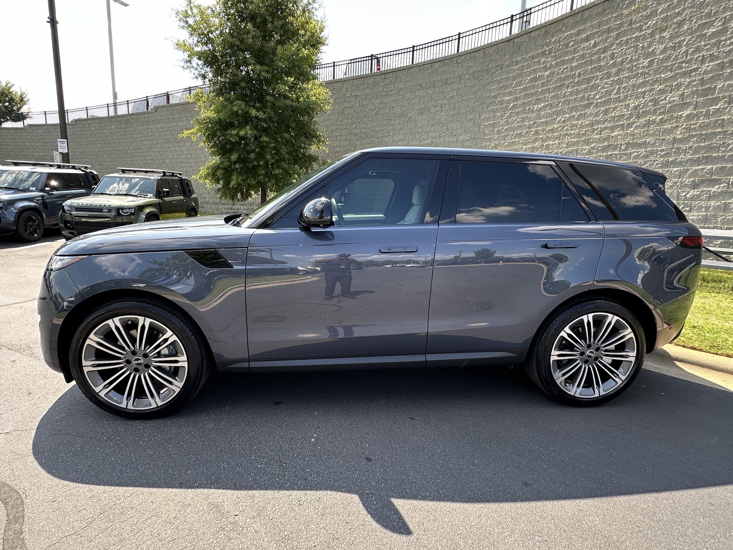 2025 Land Rover Range Rover Sport SE