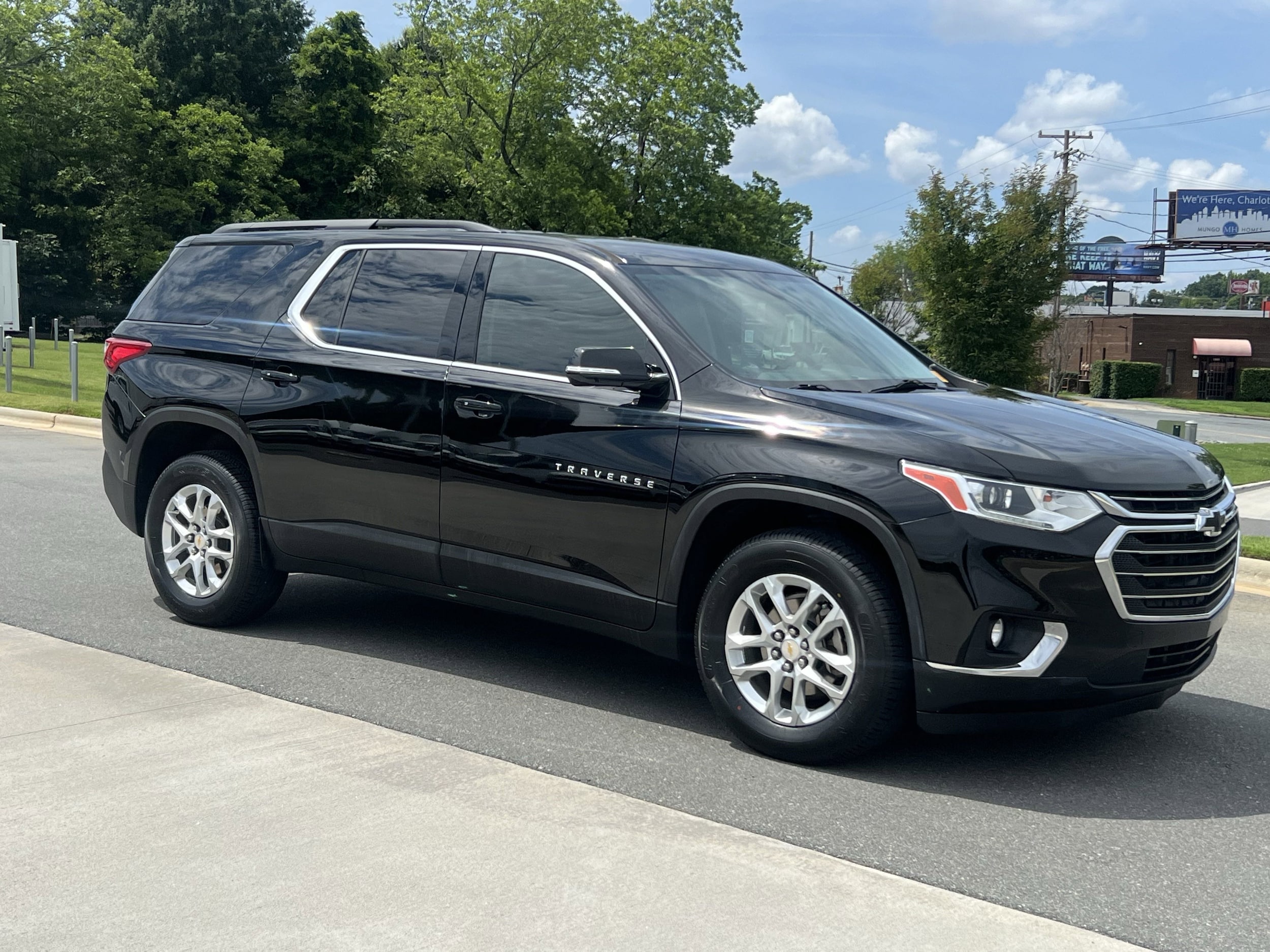 Used 2019 Chevrolet Traverse 1LT with VIN 1GNERGKW9KJ319438 for sale in Charlotte, NC