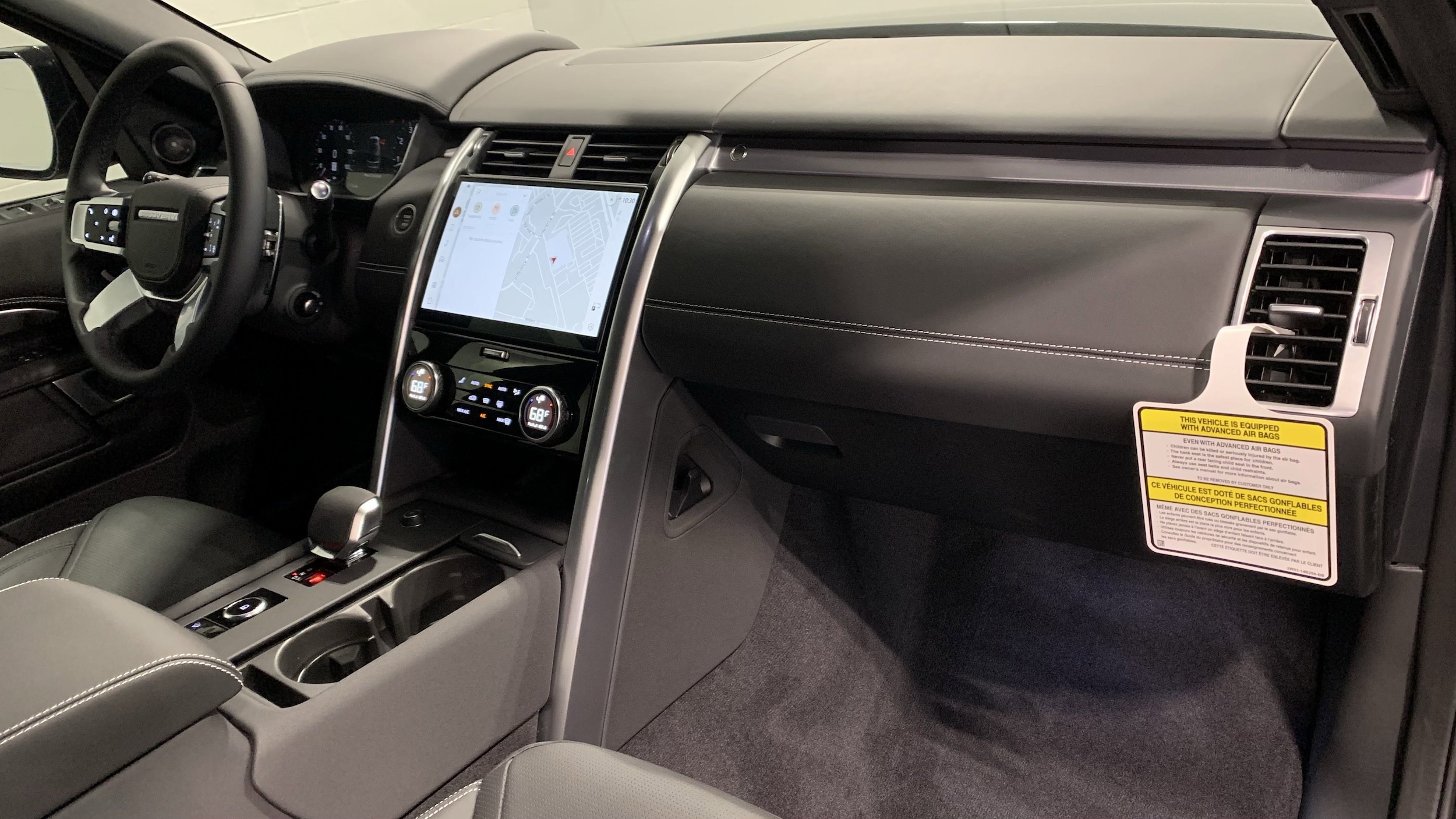 2025 Land Rover Discovery Metropolitan Edition photo 3