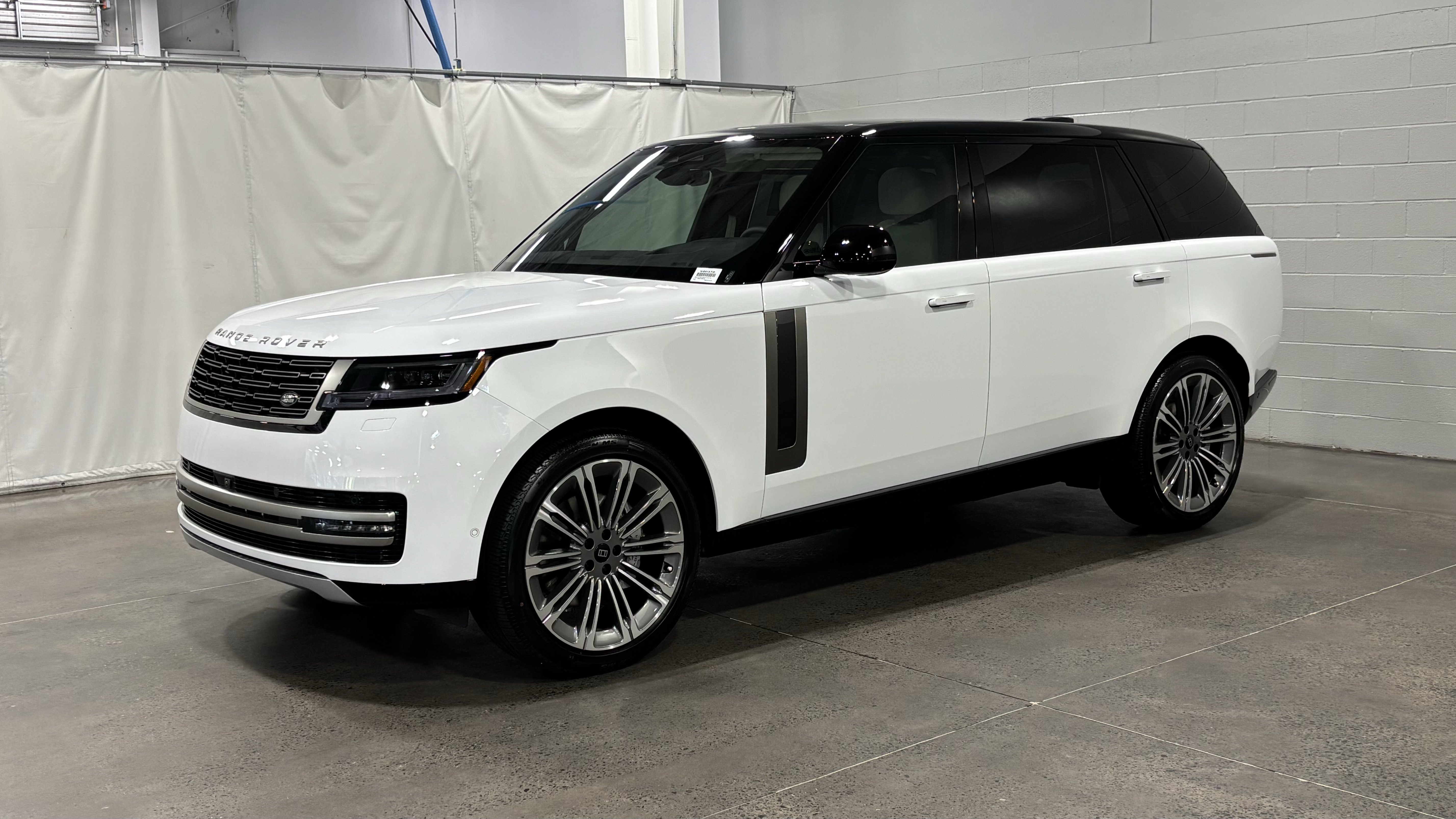 2027 Land Rover Range Rover SE SUV