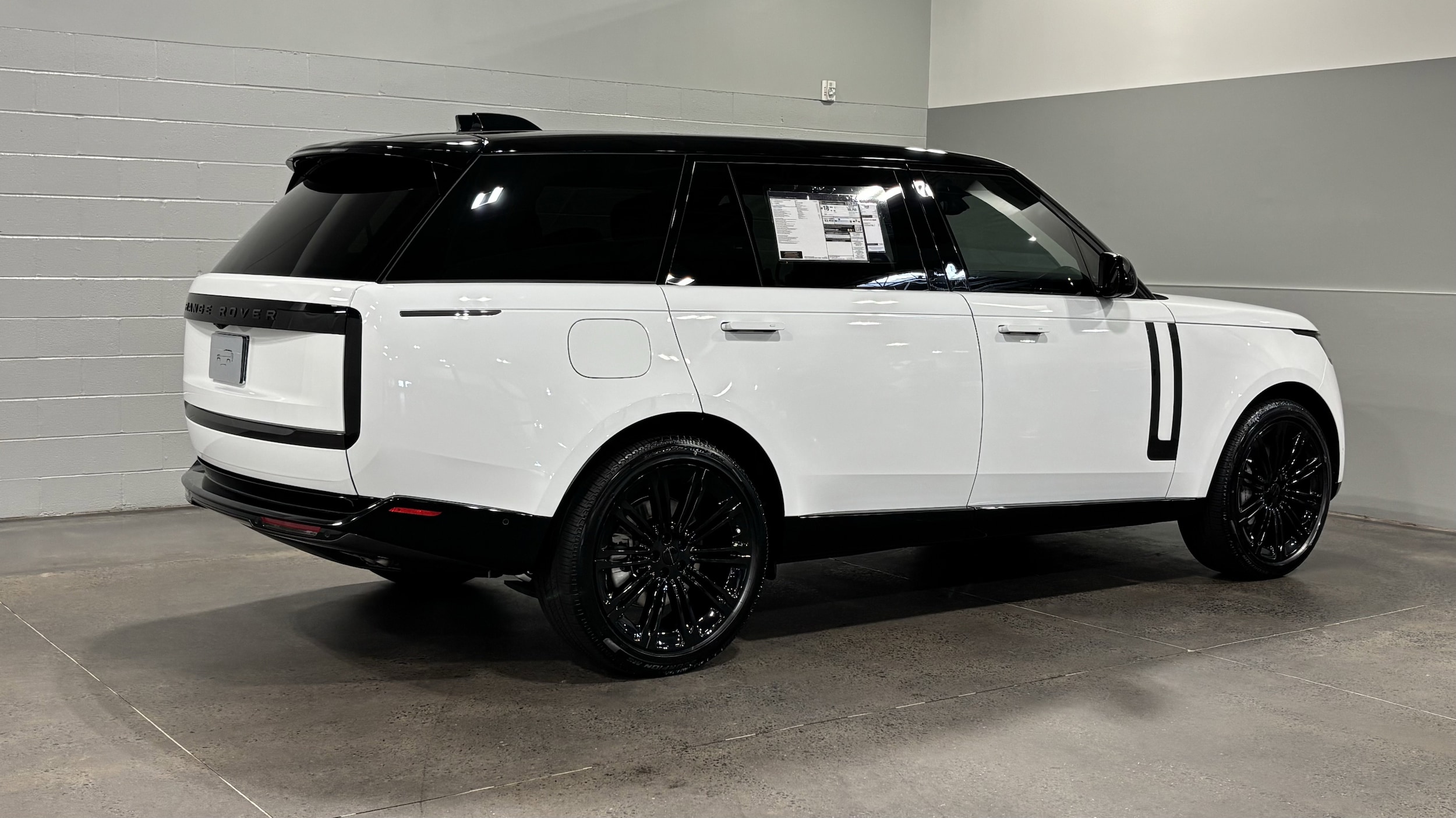 2026 Land Rover Range Rover 4.4 SE LWB 7's photo