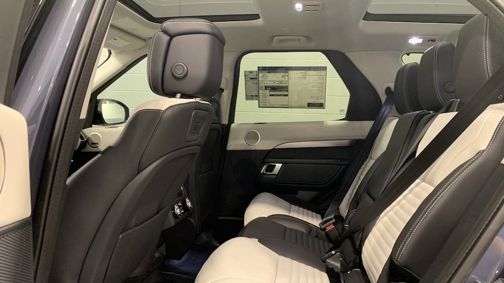 Used 2025 Land Rover Discovery Dynamic SE SUV