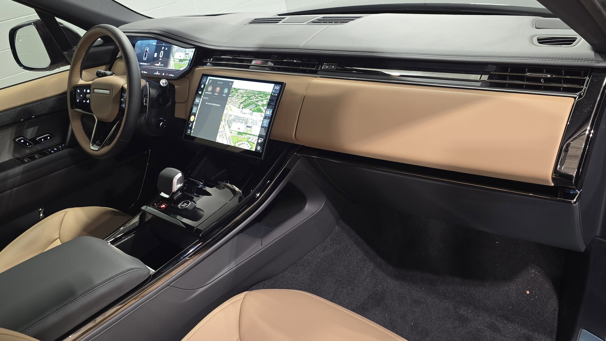 2025 Land Rover Range Rover Sport SE photo 3