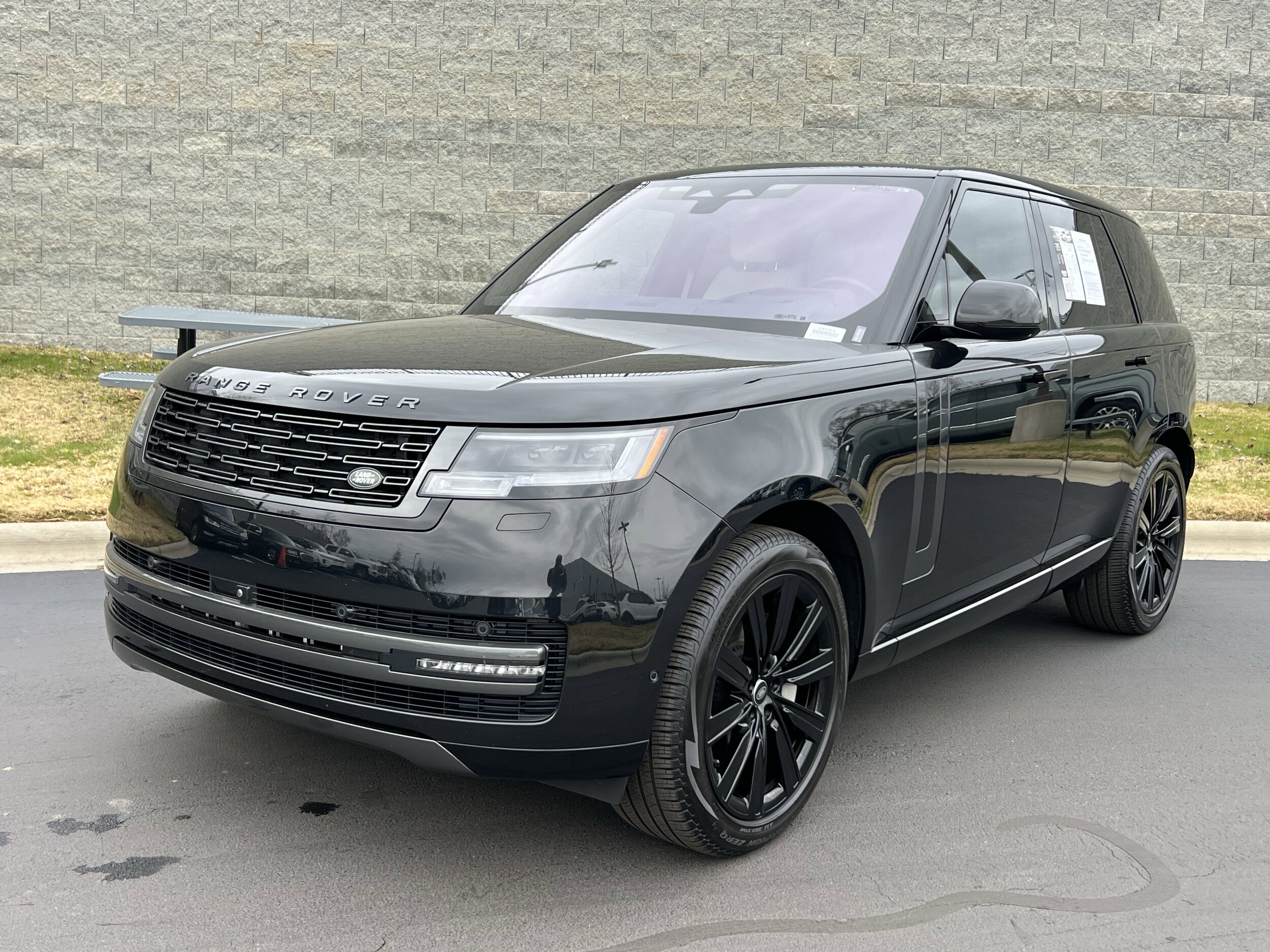 2023 Land Rover Range Rover SE's photo