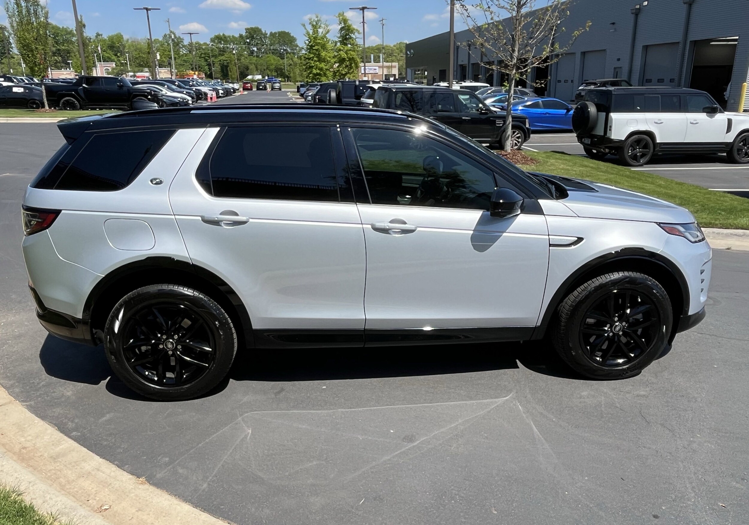 2025 Land Rover Discovery Sport Dynamic SE photo 6