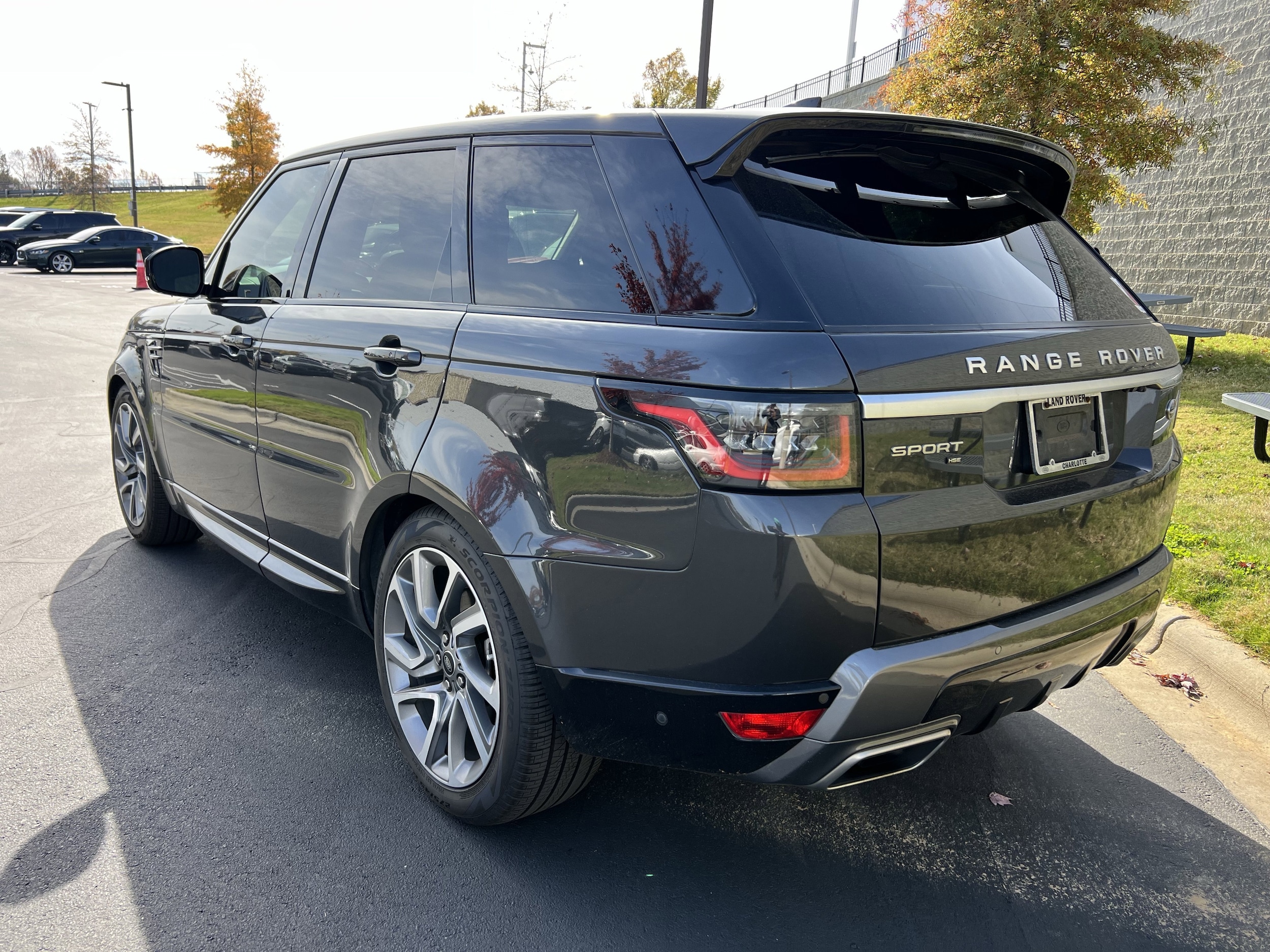2020 Land Rover Range Rover Sport HSE photo 2