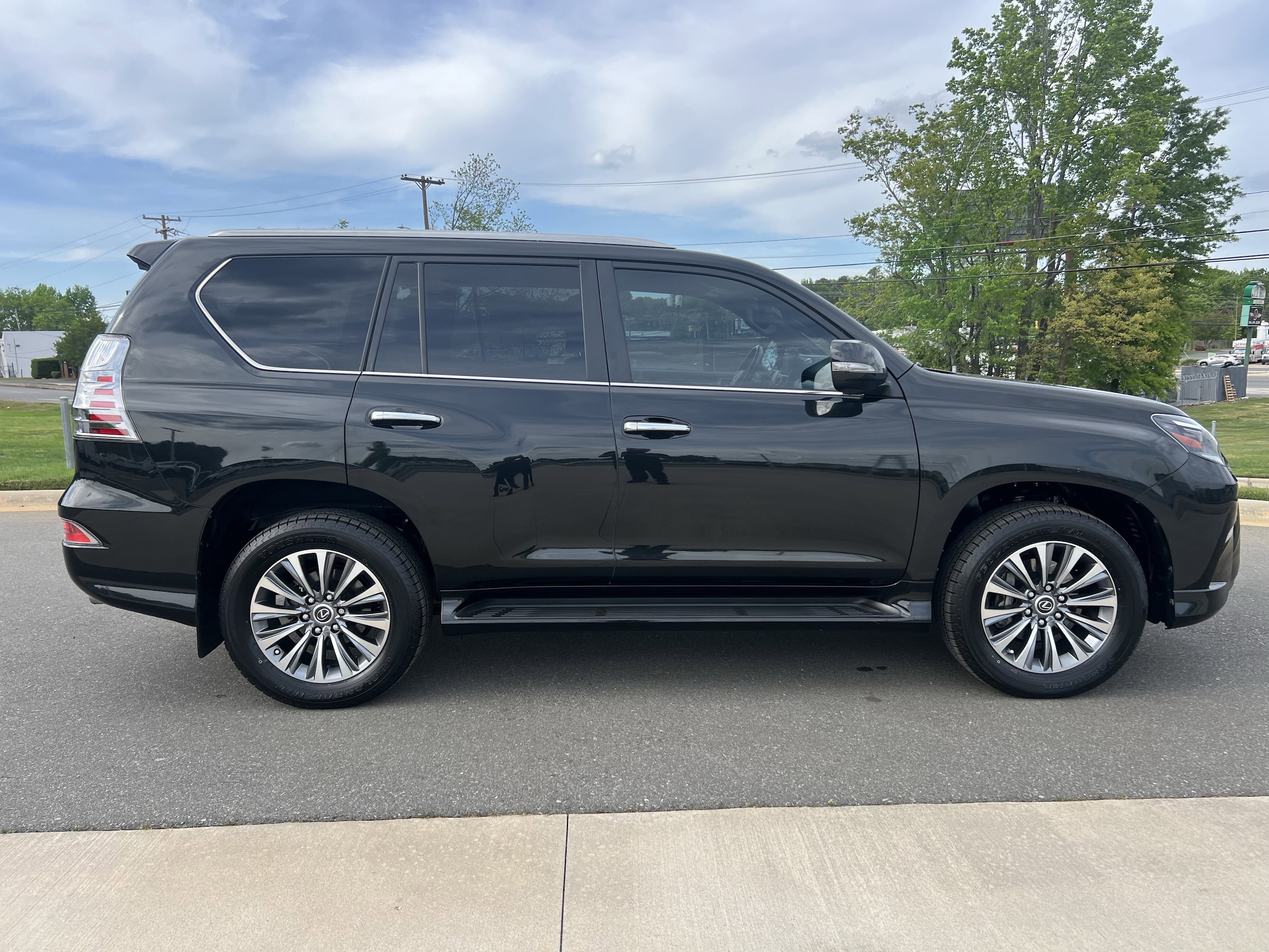 2023 LEXUS GX 460 Luxury photo 3