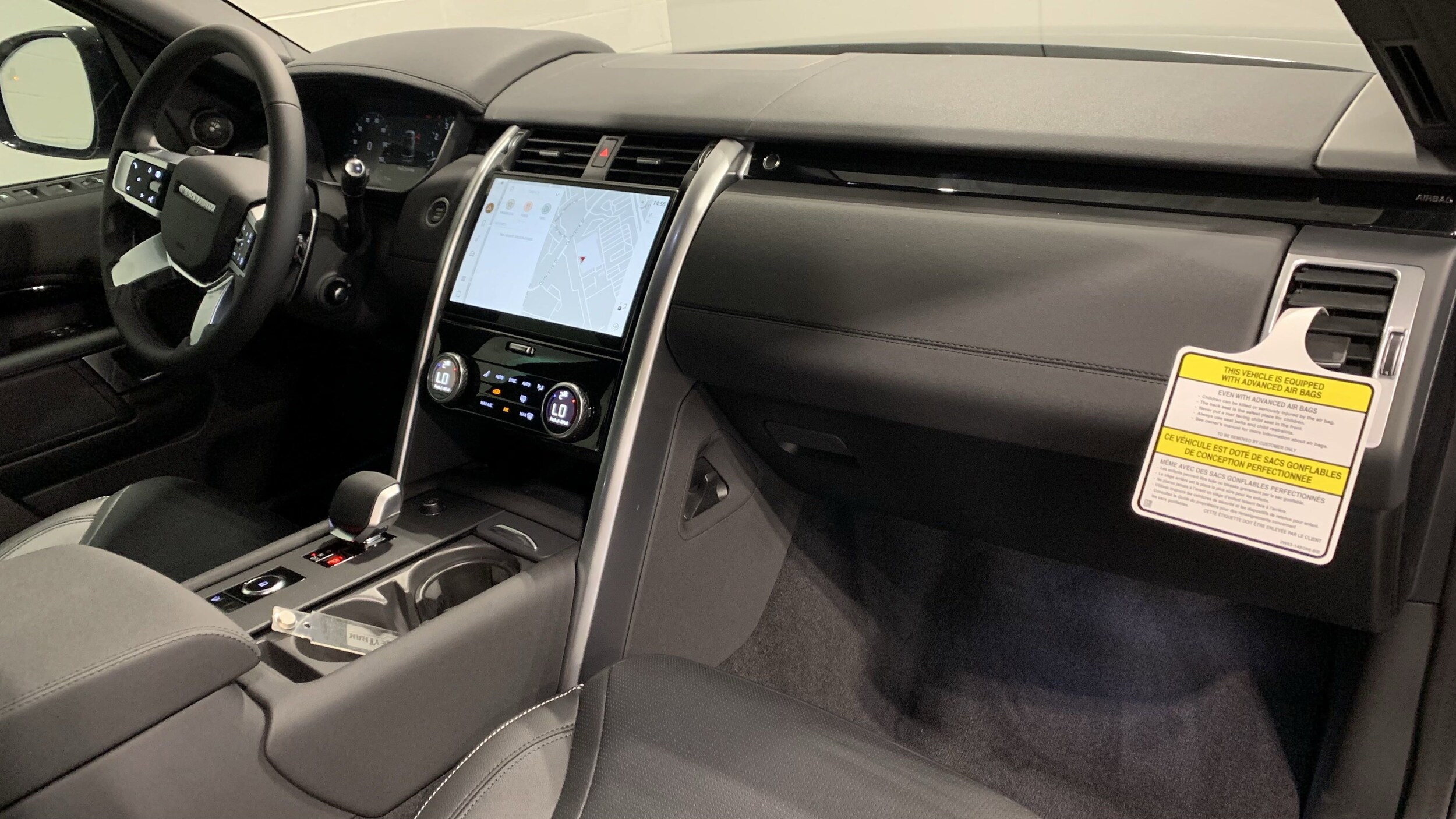 2025 Land Rover Discovery S photo 3