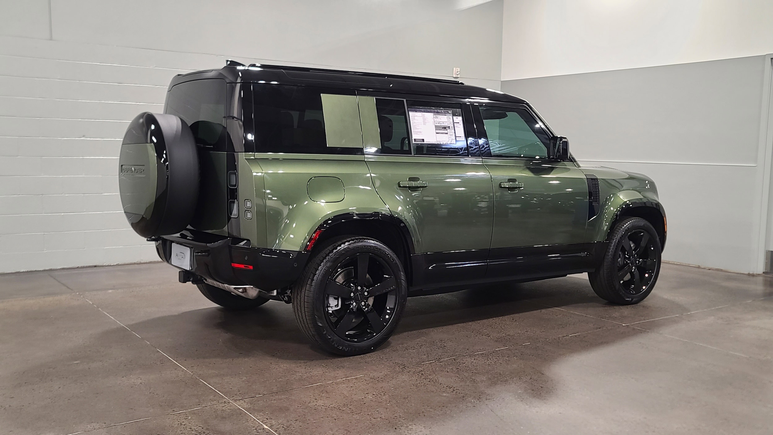 2026 Land Rover Defender X-Dynamic SE photo 2