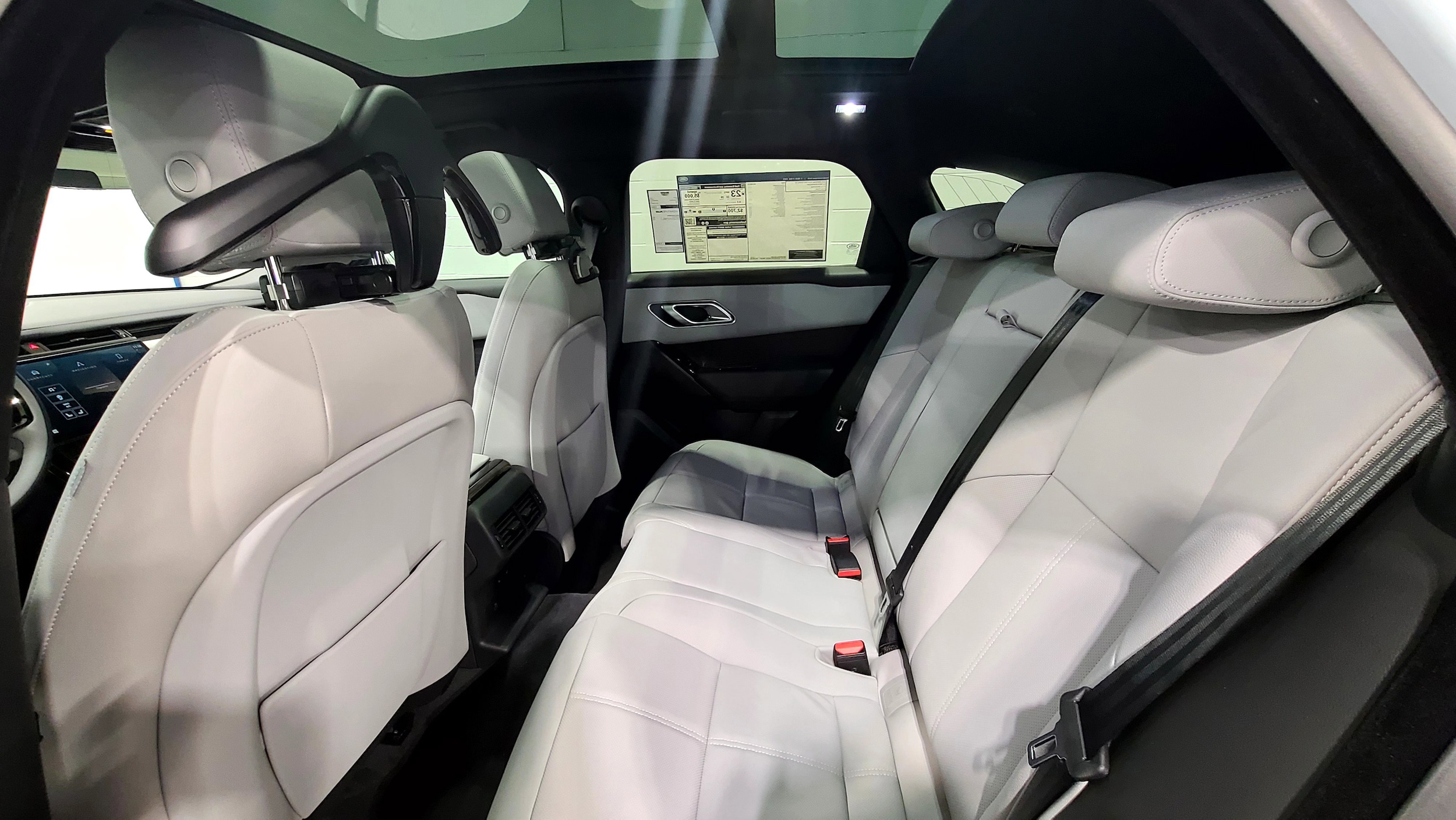 2026 Land Rover Range Rover Velar Dynamic SE photo 5