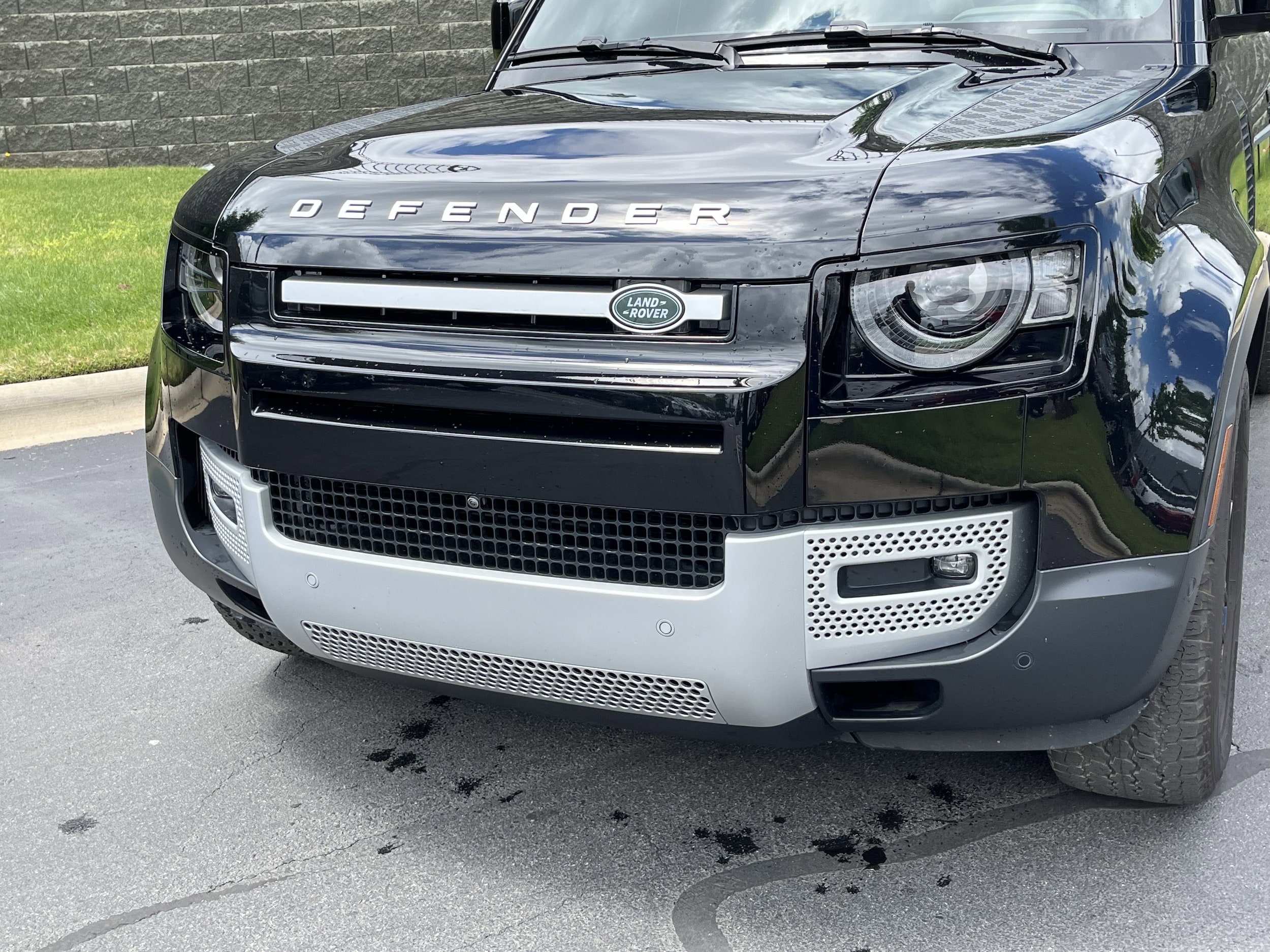 2025 Land Rover Defender S photo 3