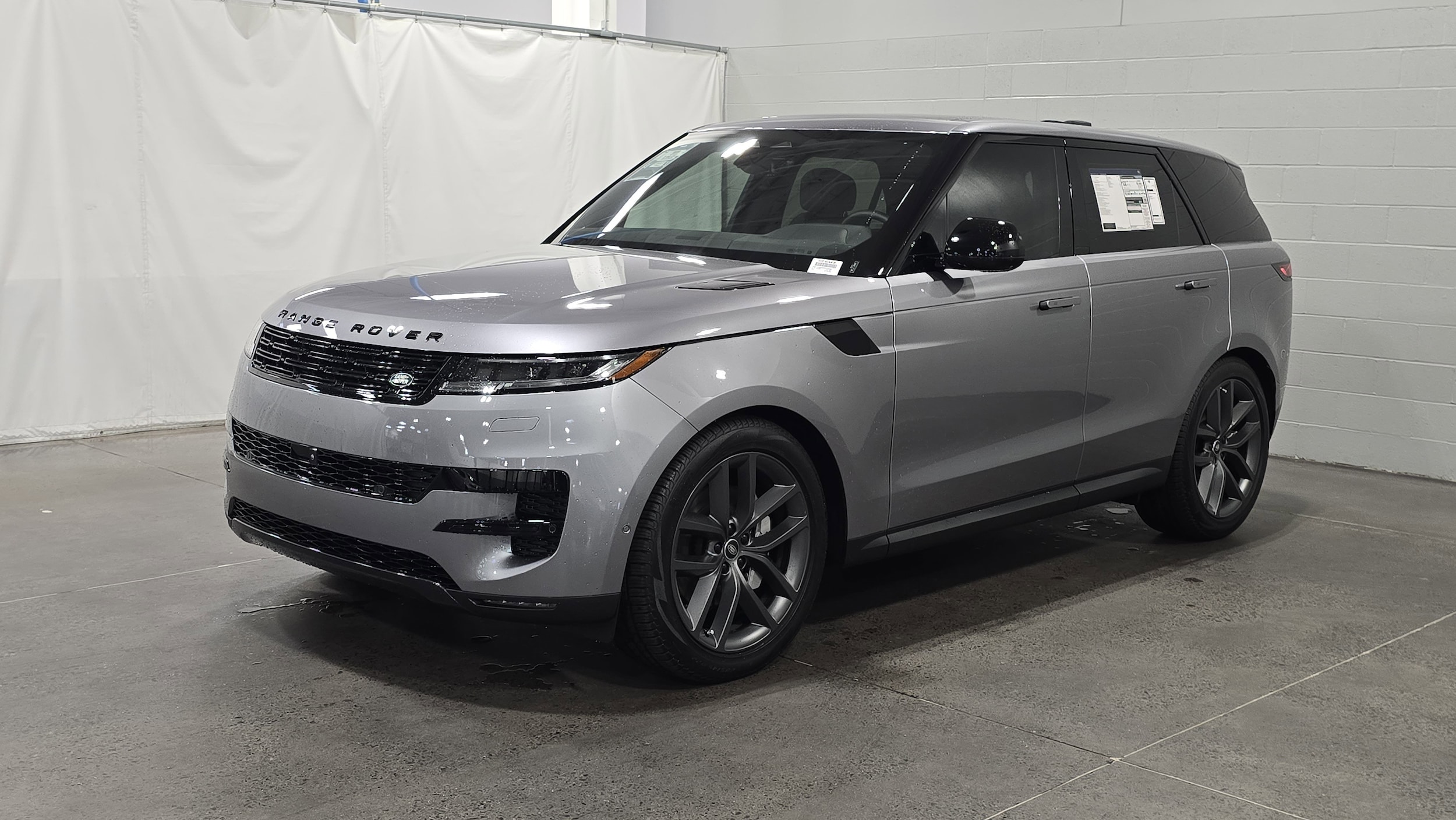 2025 Land Rover Range Rover Sport SE's photo