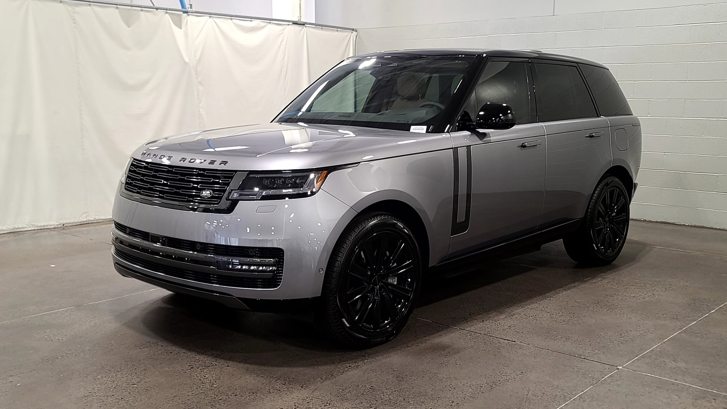 2026 Land Rover Range Rover SE's photo