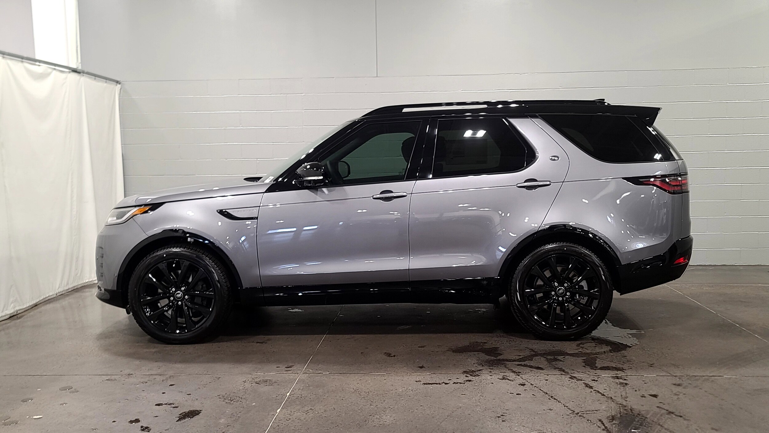 2026 Land Rover Discovery Gemini Edition photo 6