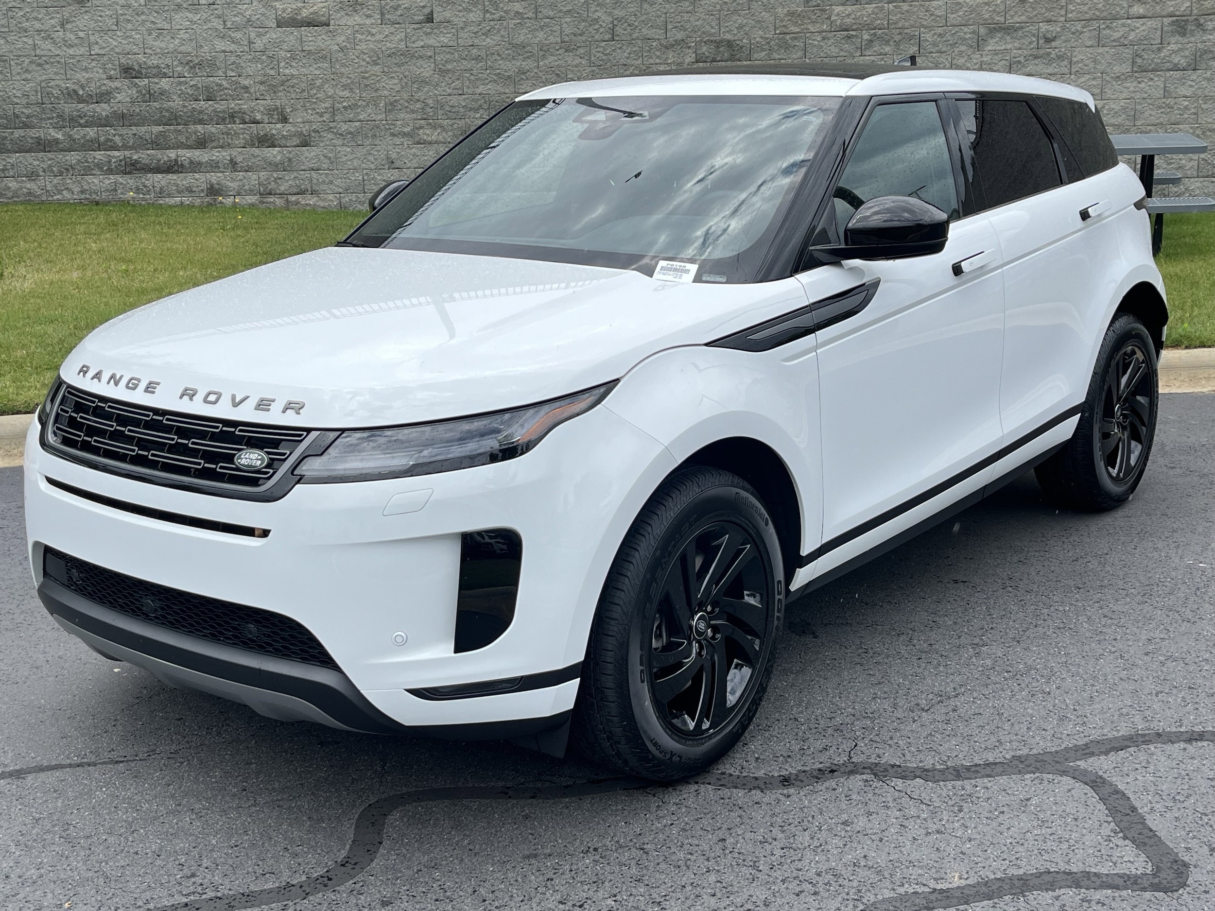 2026 Land Rover Range Rover Evoque S's photo
