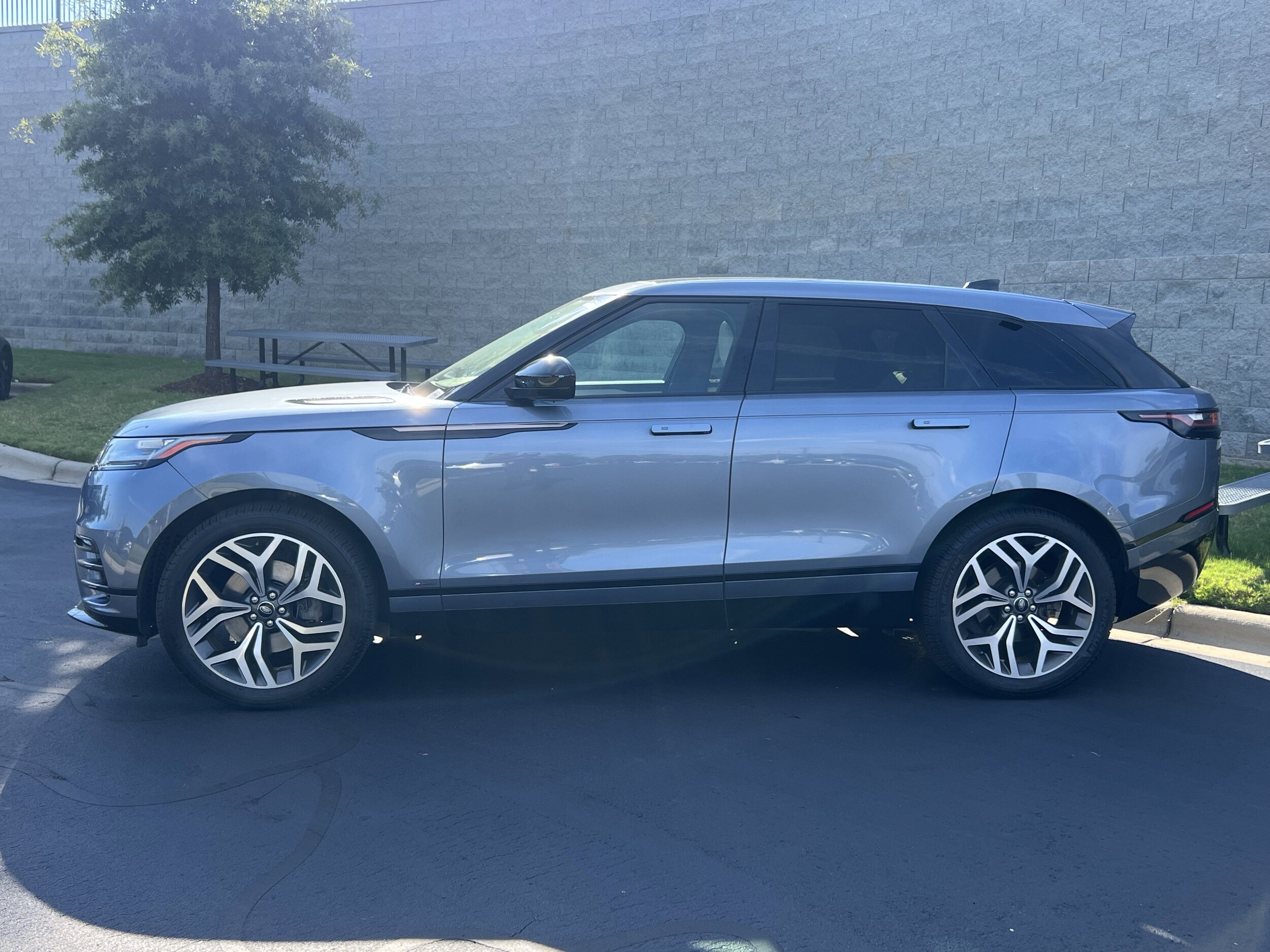 2020 Land Rover Range Rover Velar R-Dynamic S photo 2