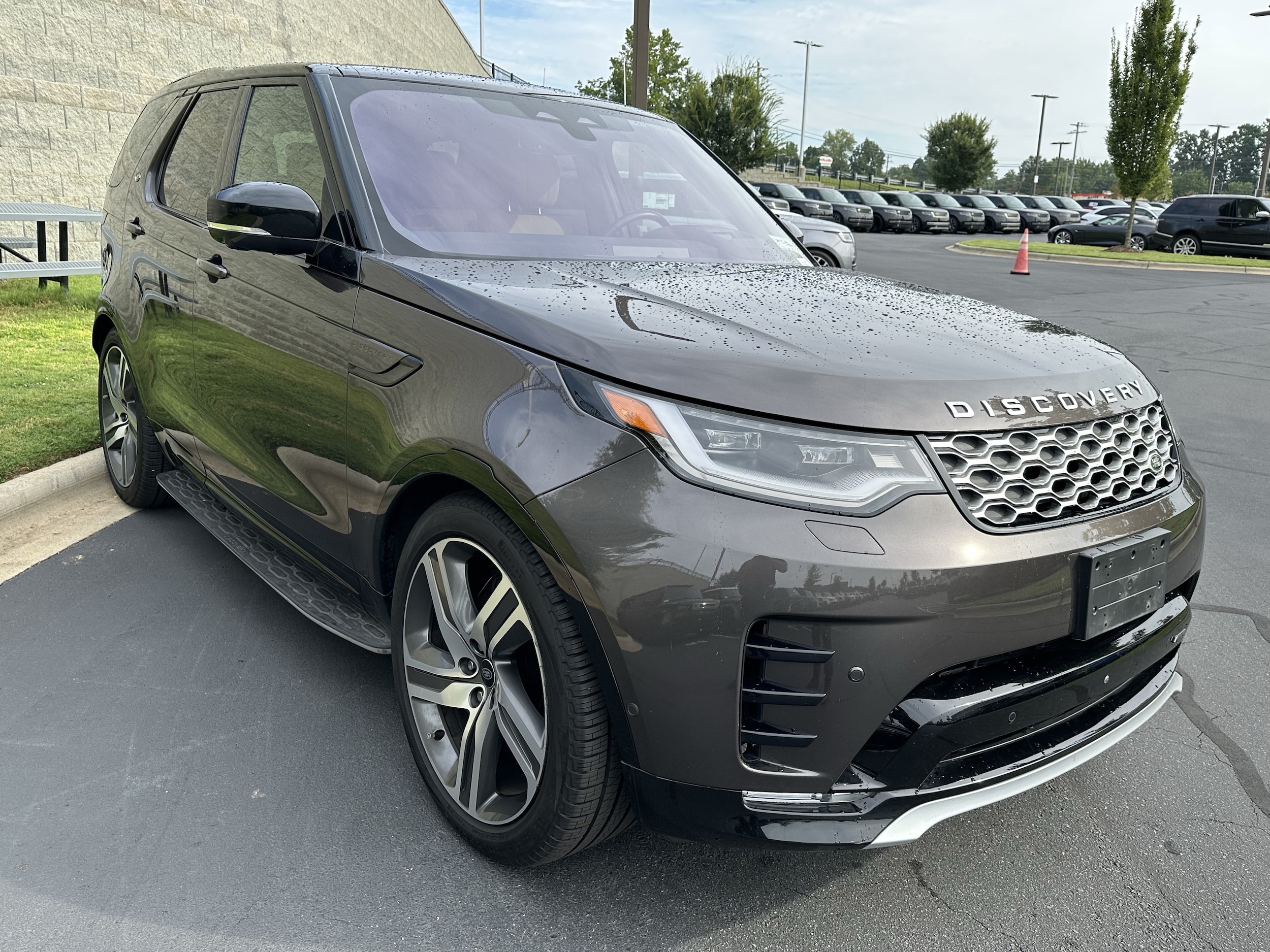 2023 Land Rover Discovery Metropolitan Edition