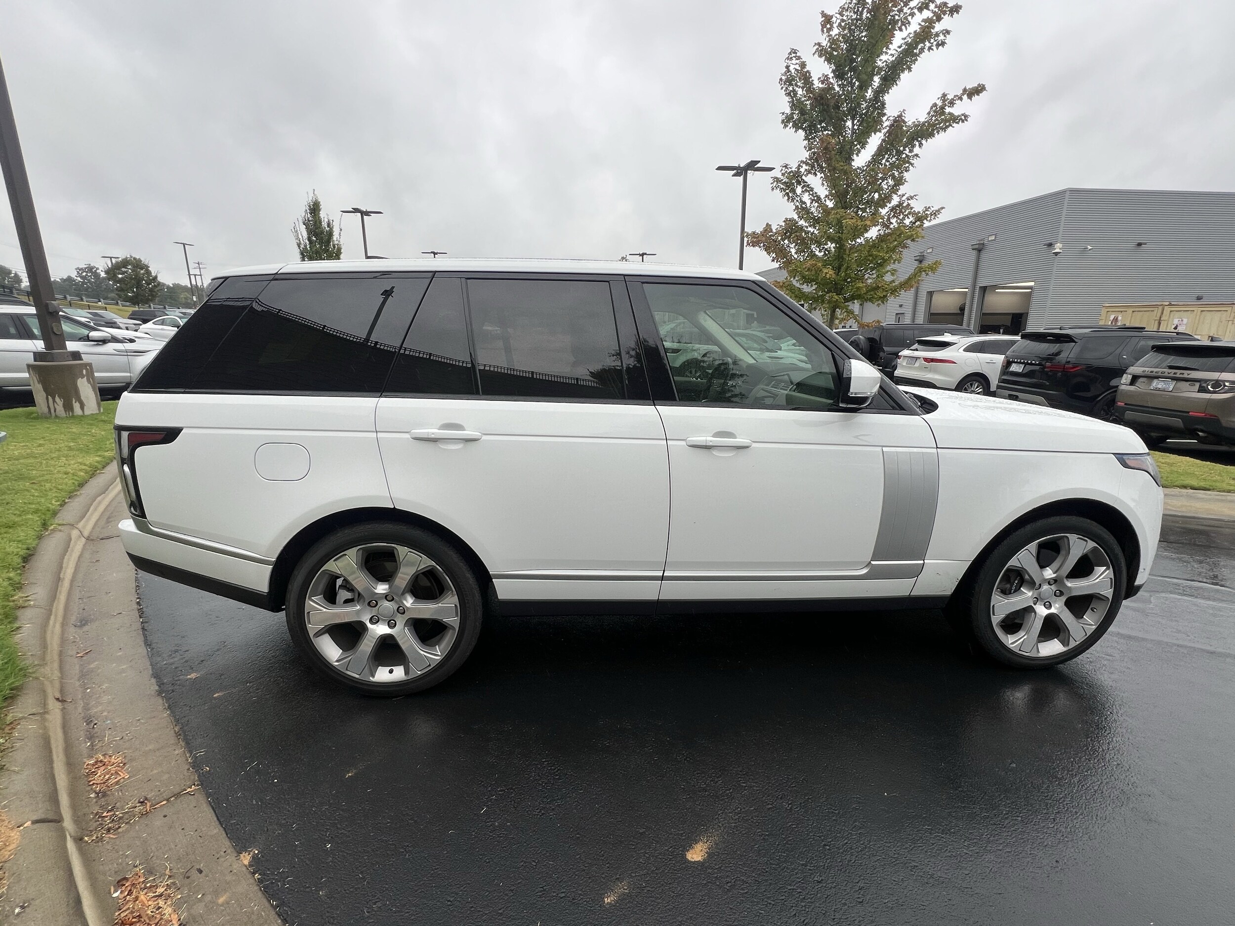 2019 Land Rover Range Rover HSE photo 3