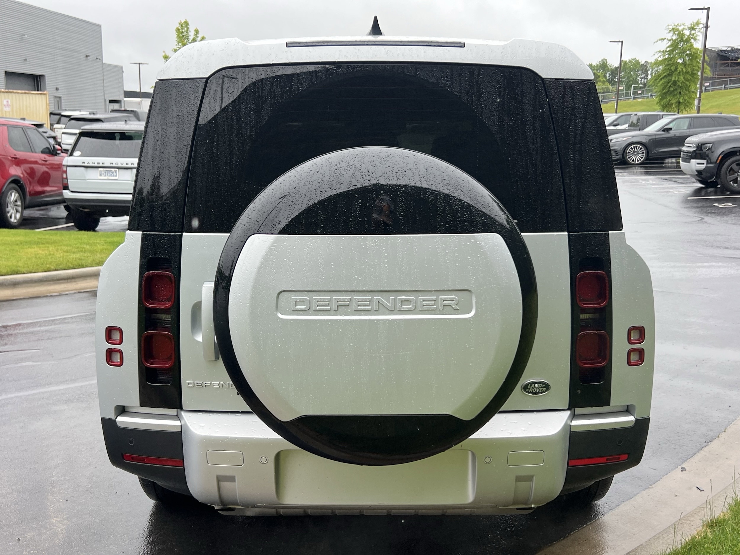 2023 Land Rover Defender SE photo 5