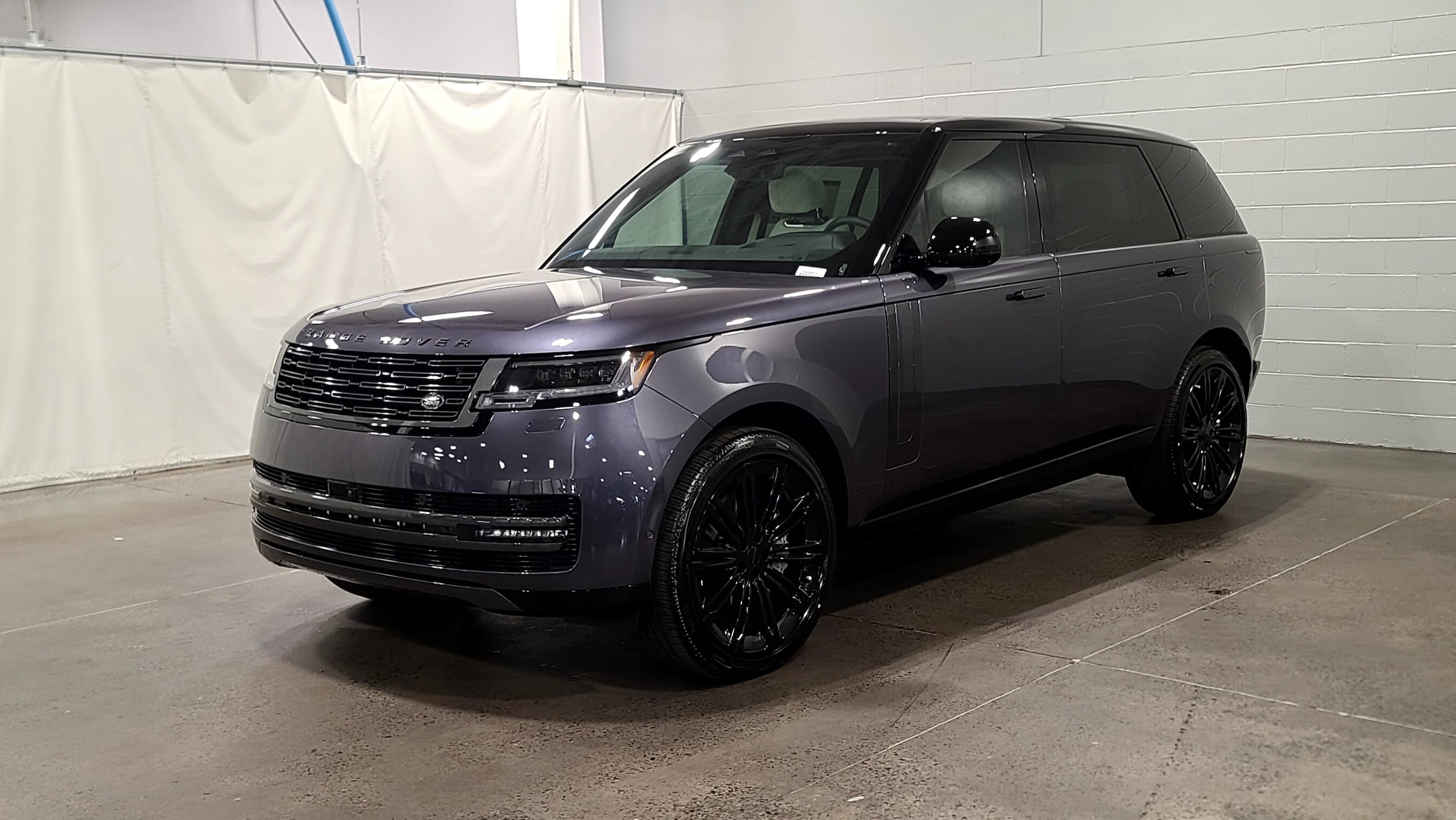 2026 Land Rover Range Rover 4.4 SE LWB 7's photo
