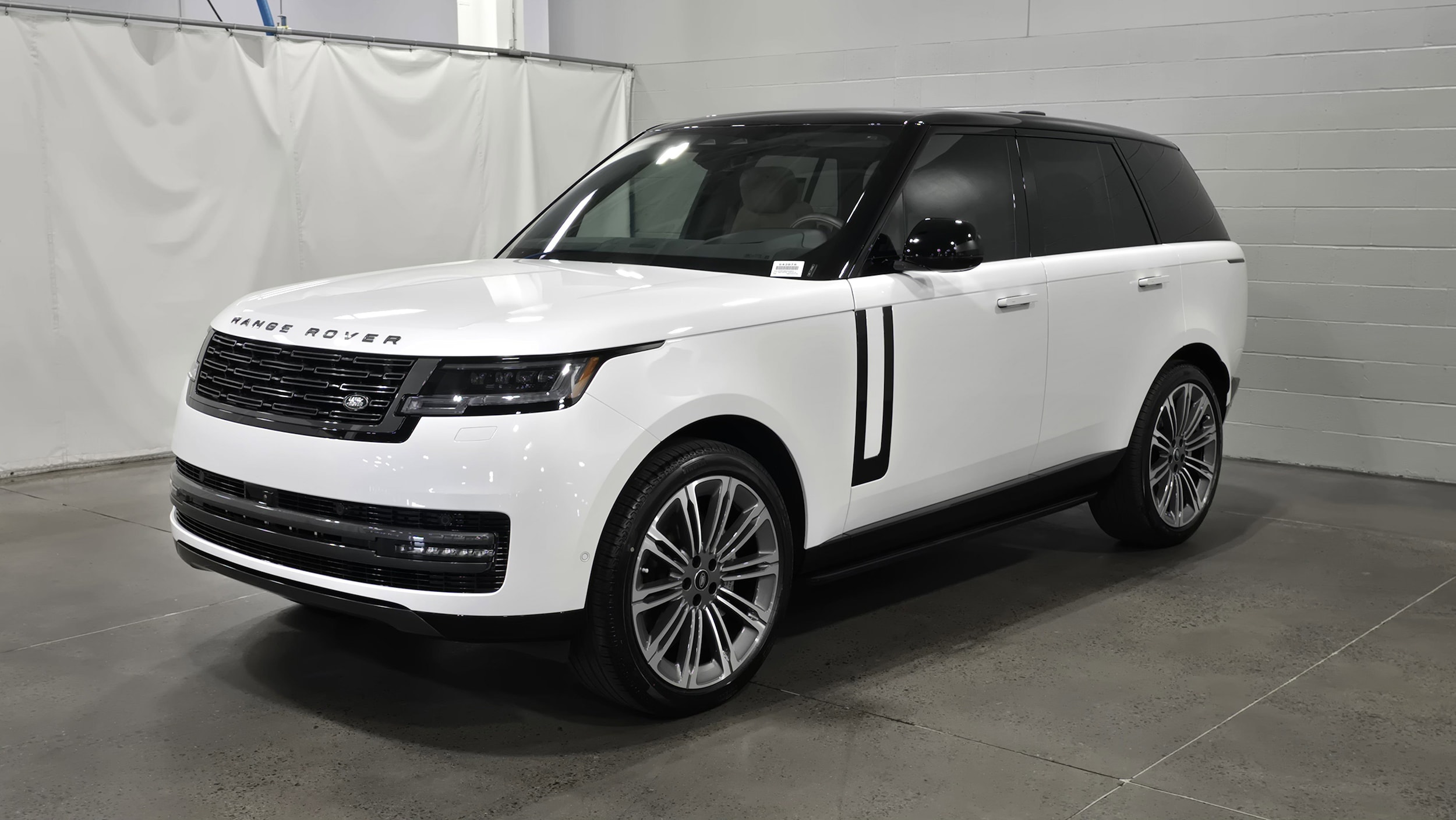 2025 Land Rover Range Rover SE's photo