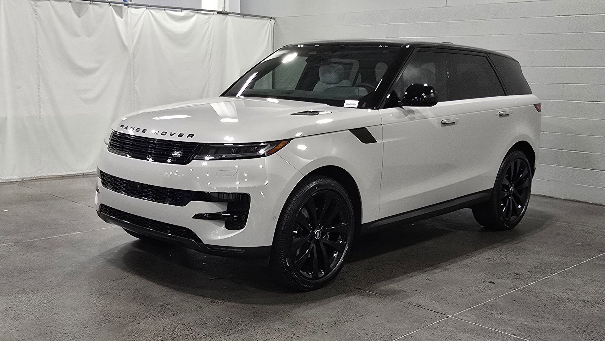 2025 Land Rover Range Rover Sport SE's photo