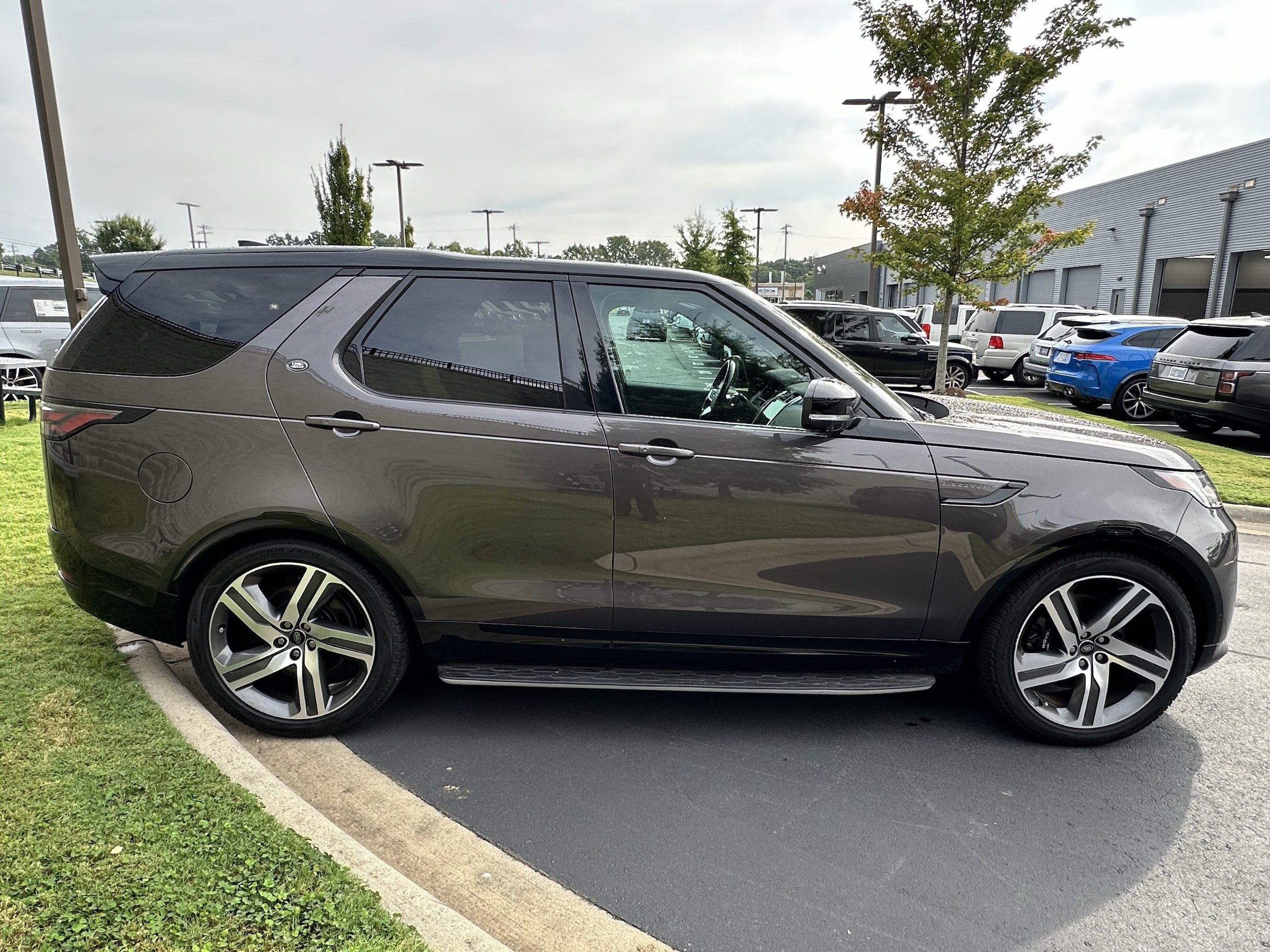 2023 Land Rover Discovery Metropolitan Edition