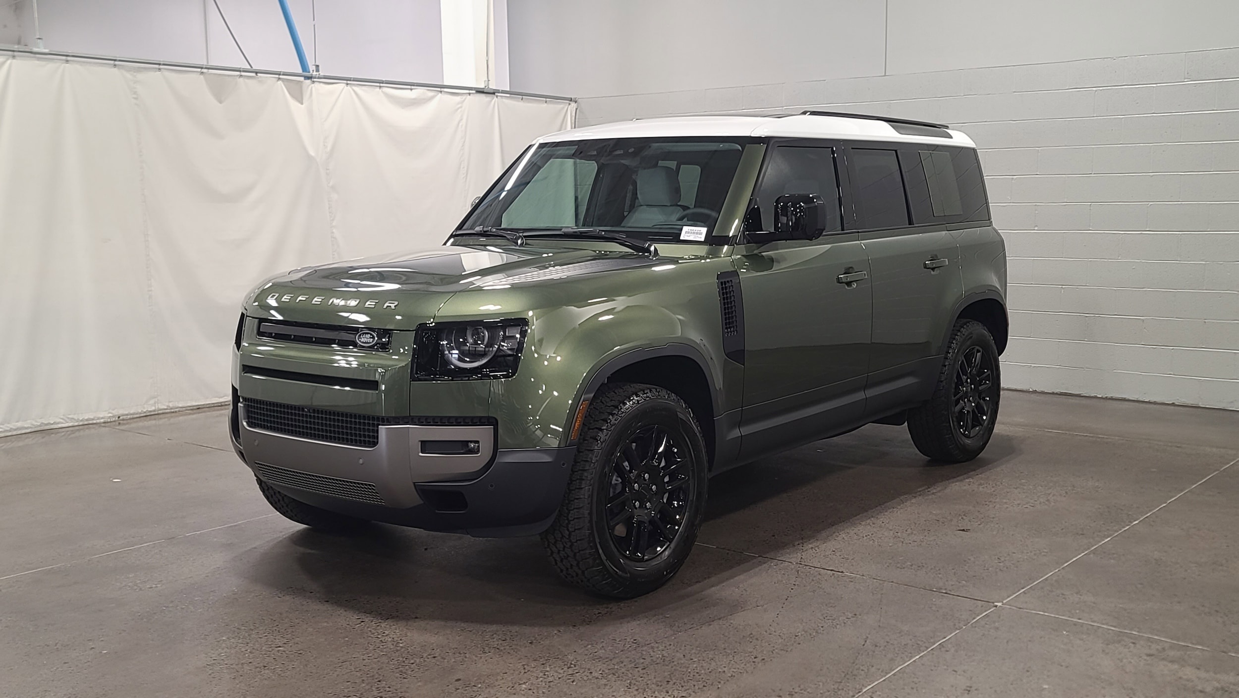 2026 Land Rover Defender S's photo